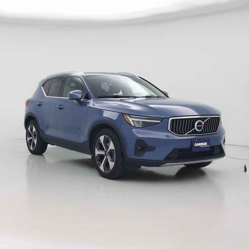 2023 Volvo XC40 B5 Plus Bright Theme