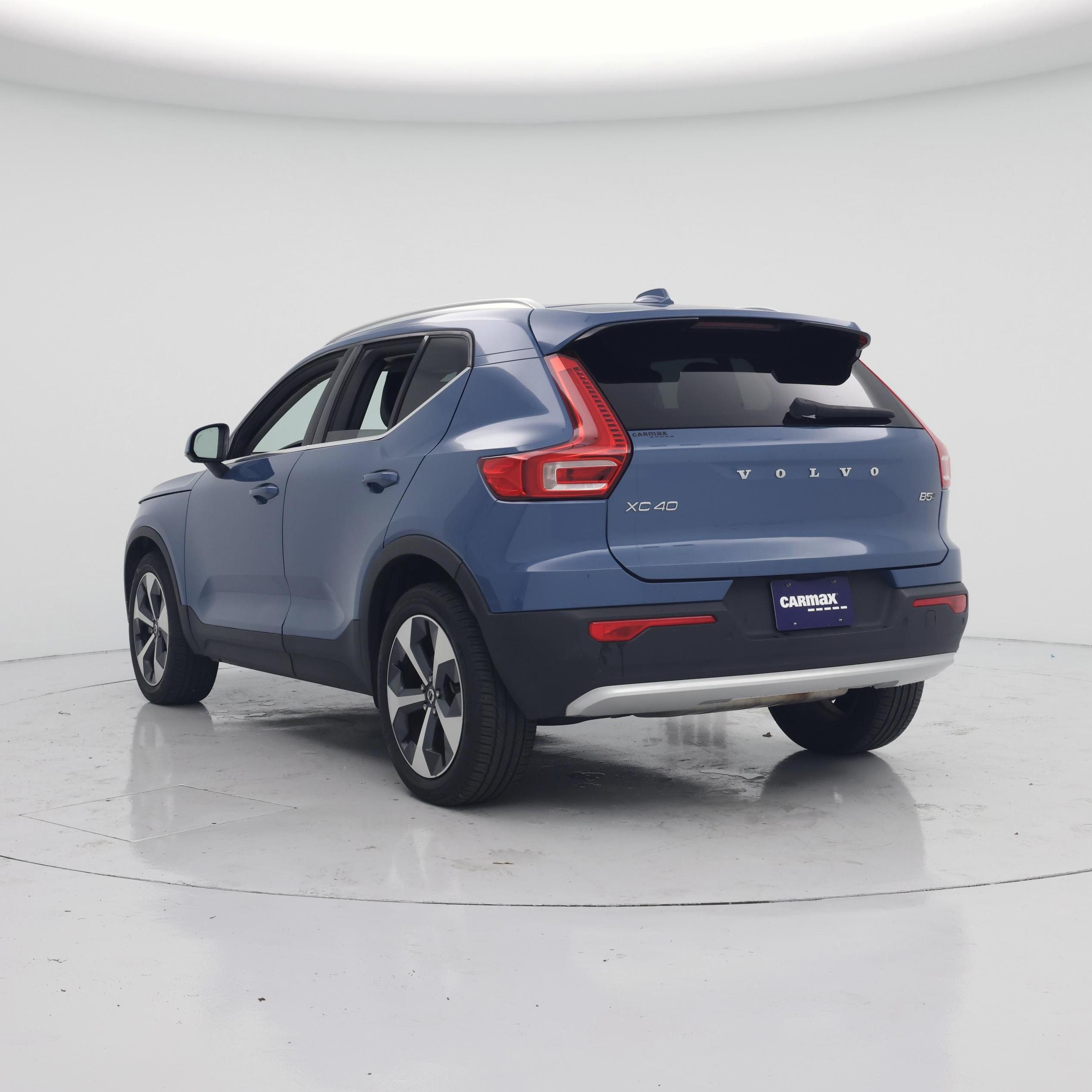 Thumbnail: 2023 Volvo XC40 - 2