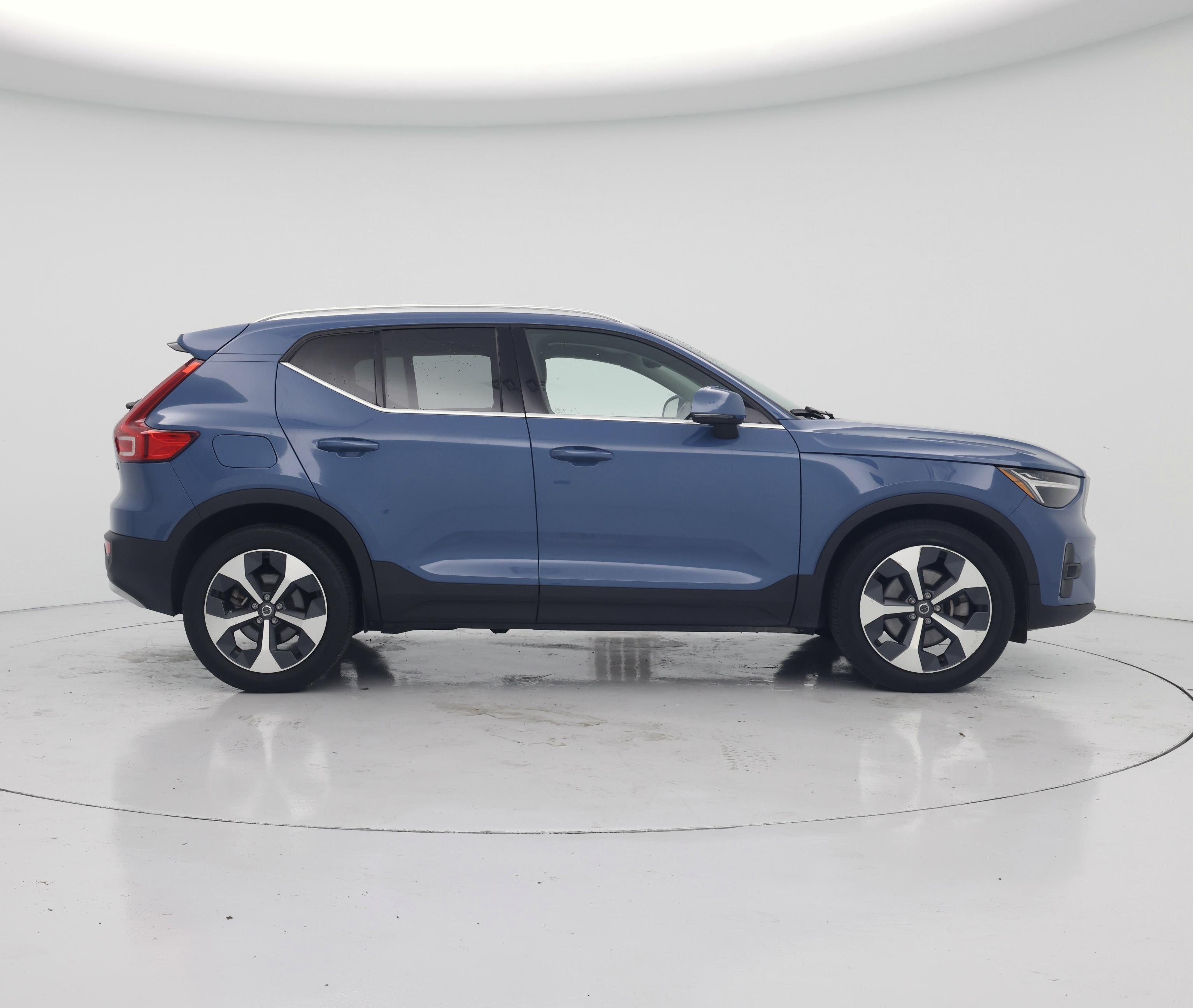 Thumbnail: 2023 Volvo XC40 - 7