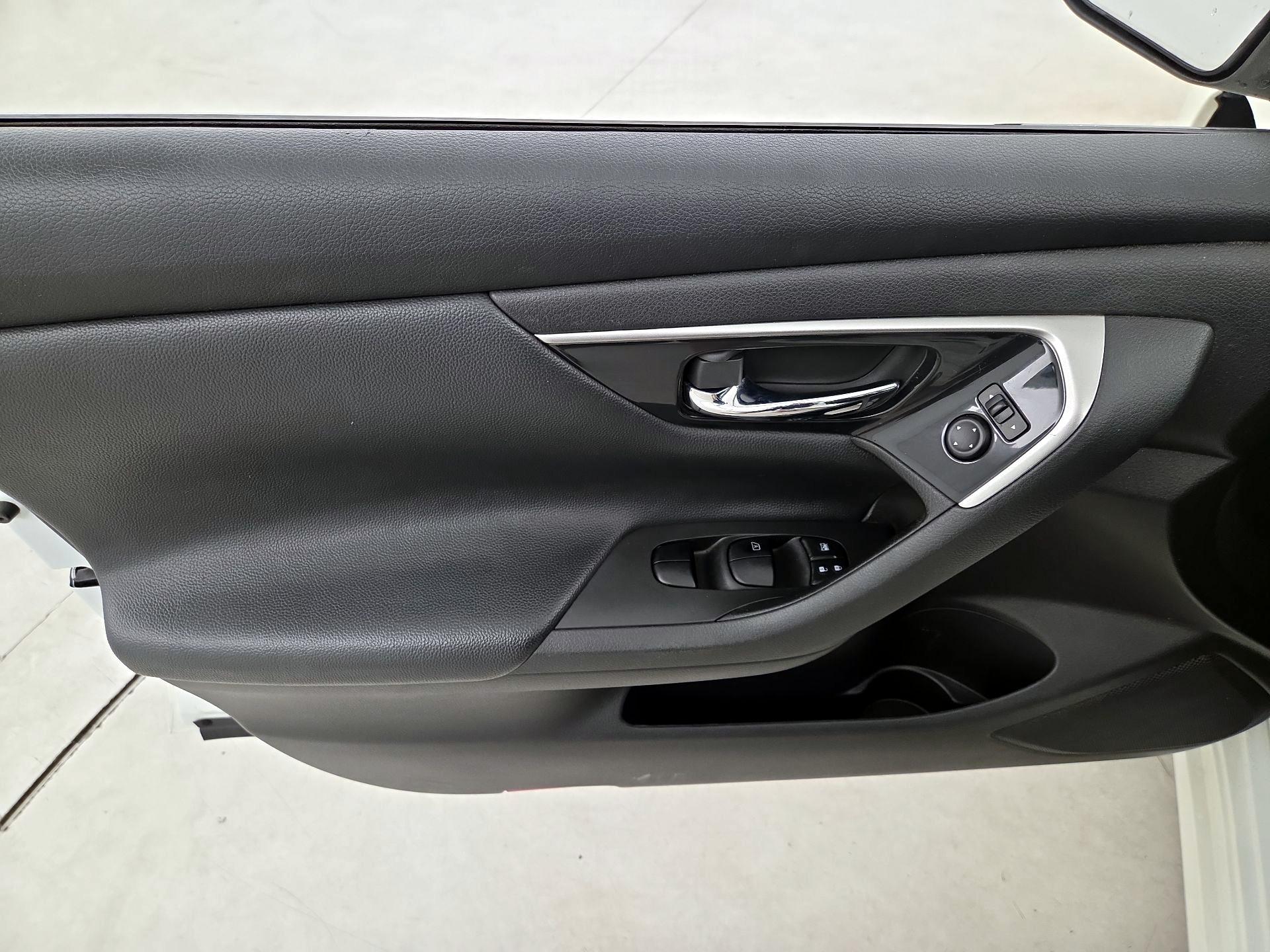 Thumbnail: 2014 Nissan Altima - 12