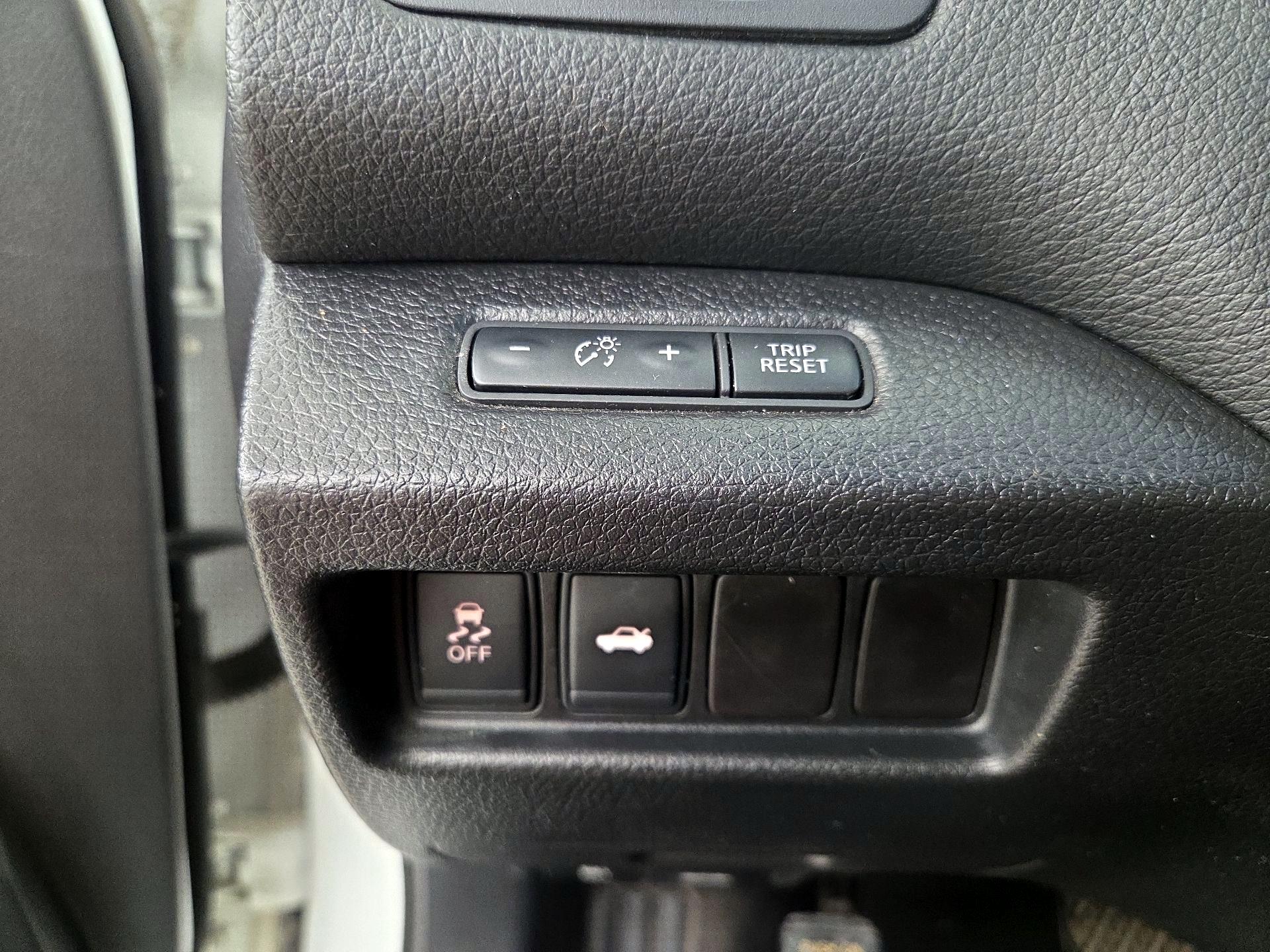 Thumbnail: 2014 Nissan Altima - 13