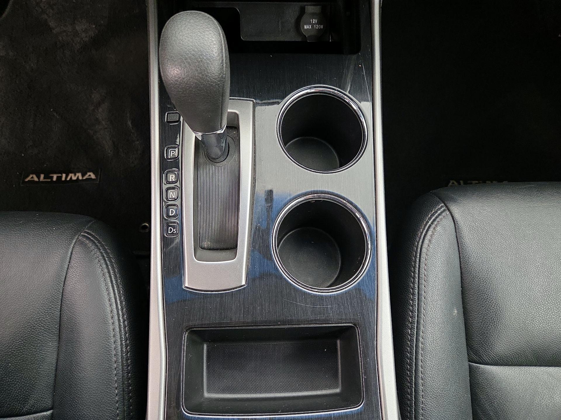 Thumbnail: 2014 Nissan Altima - 16