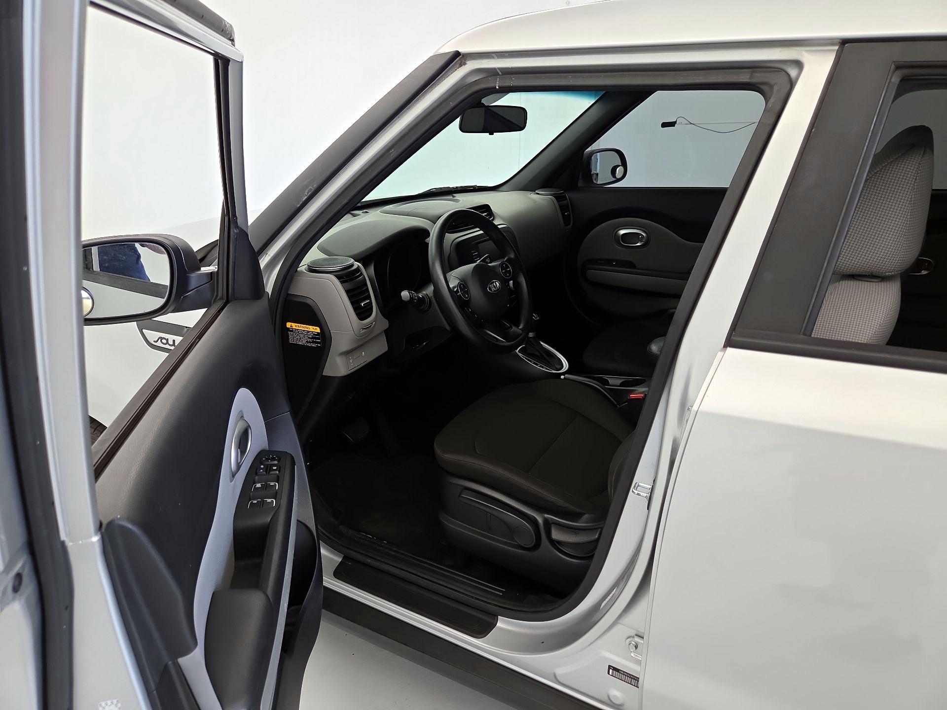 Thumbnail: 2017 Kia Soul - 11