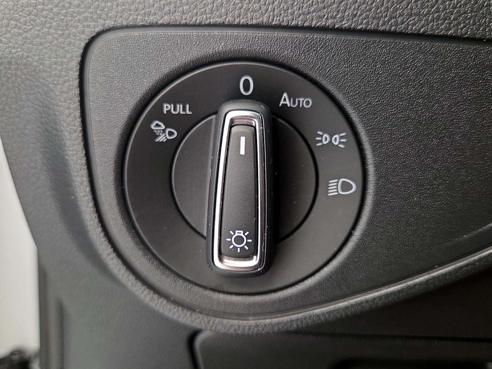 2022 Volkswagen Atlas SE w/Tech - Photo 14