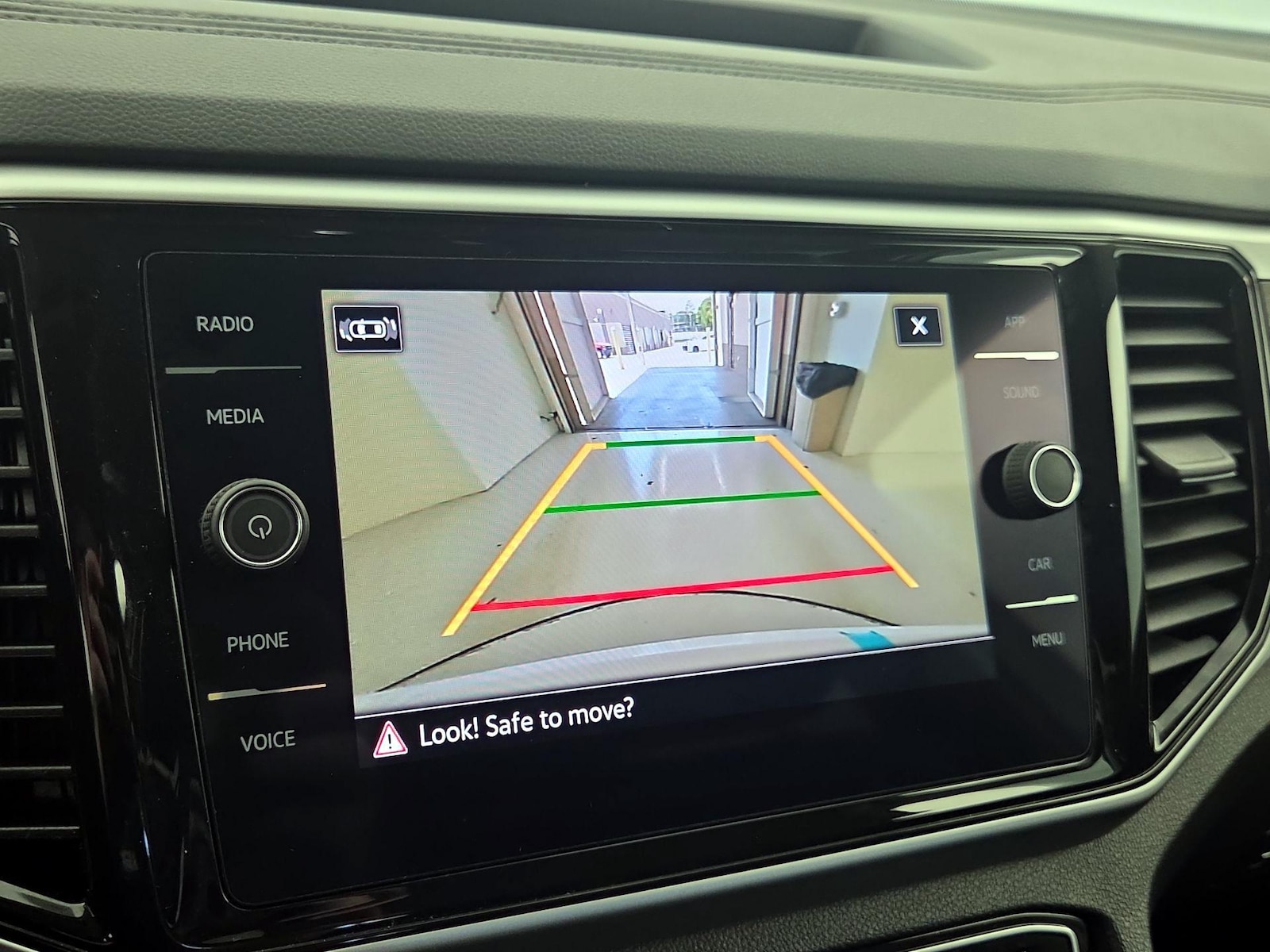 2022 Volkswagen Atlas SE w/Tech - Photo 15