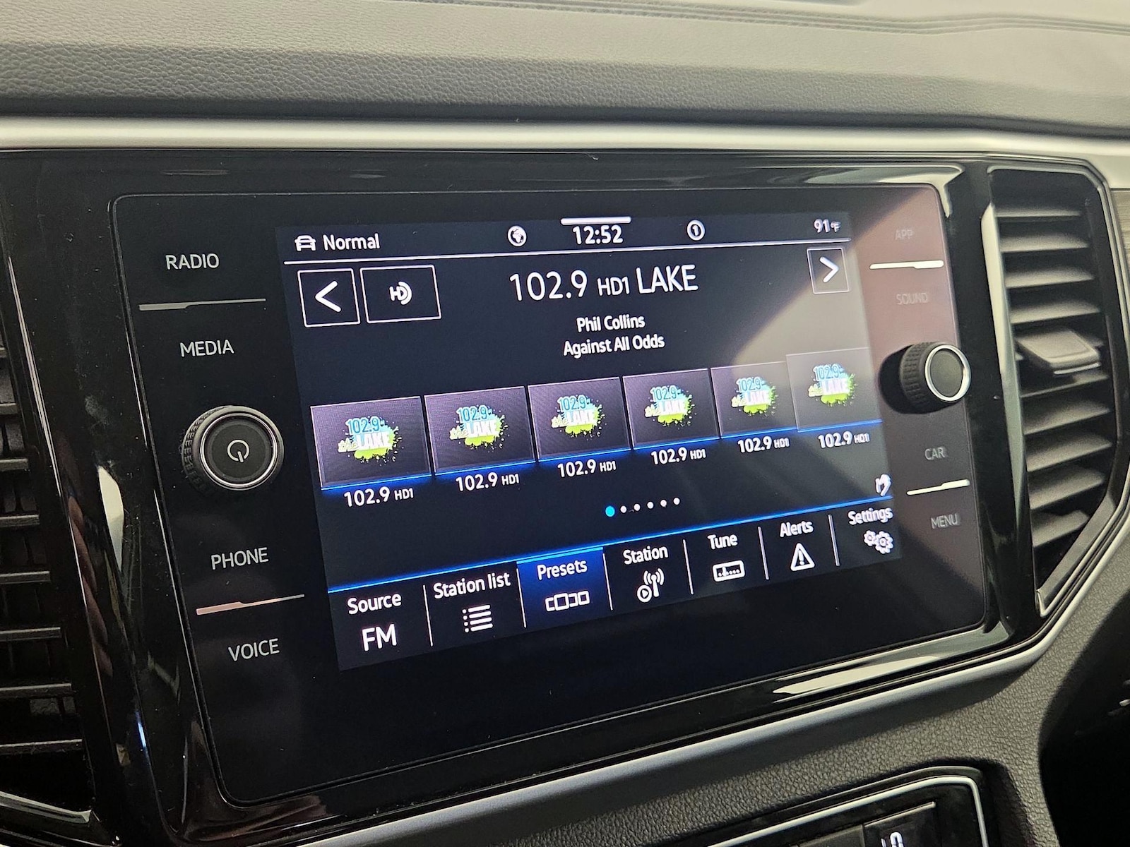 2022 Volkswagen Atlas SE w/Tech - Photo 16