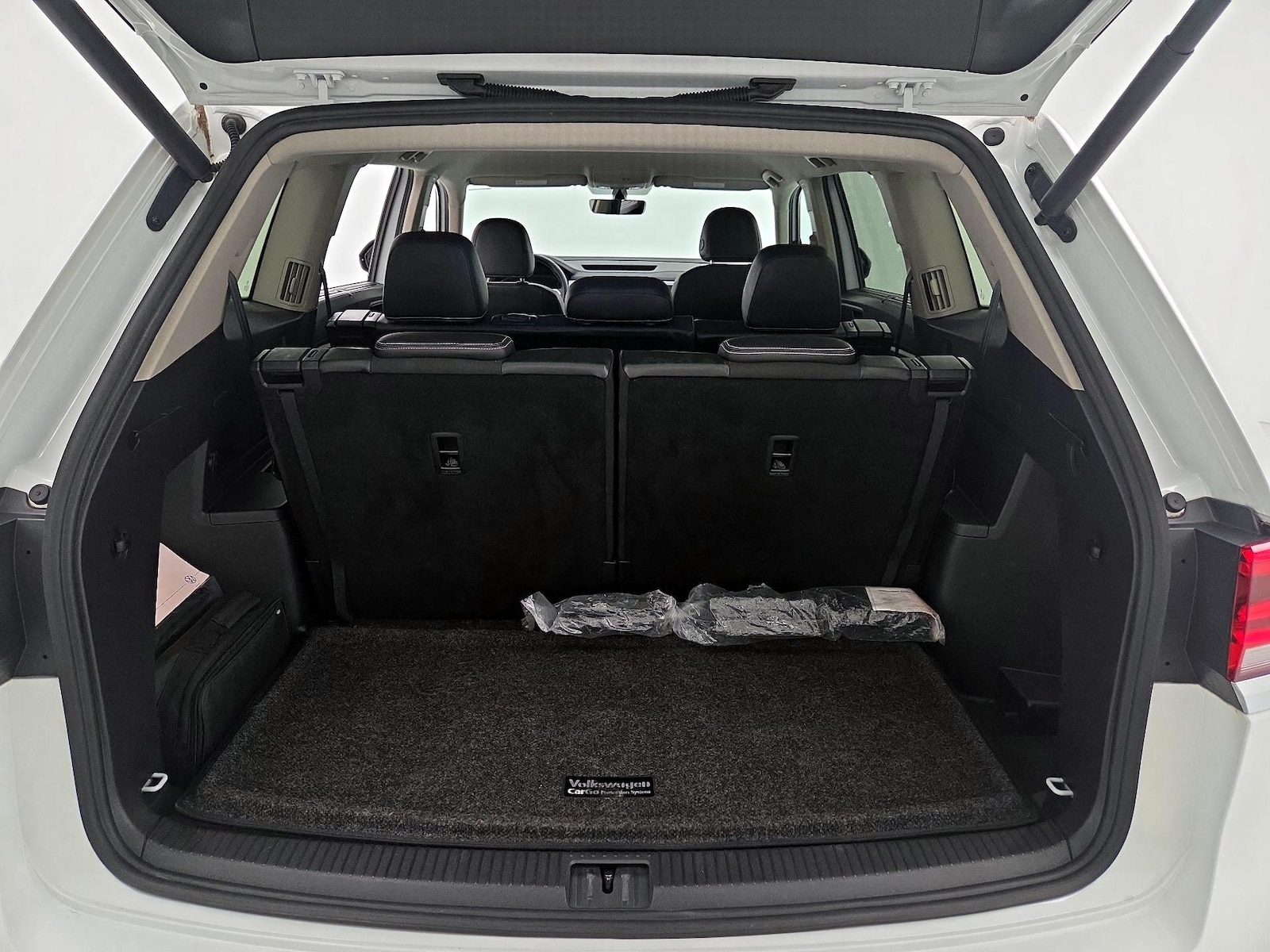 2022 Volkswagen Atlas SE w/Tech - Photo 22