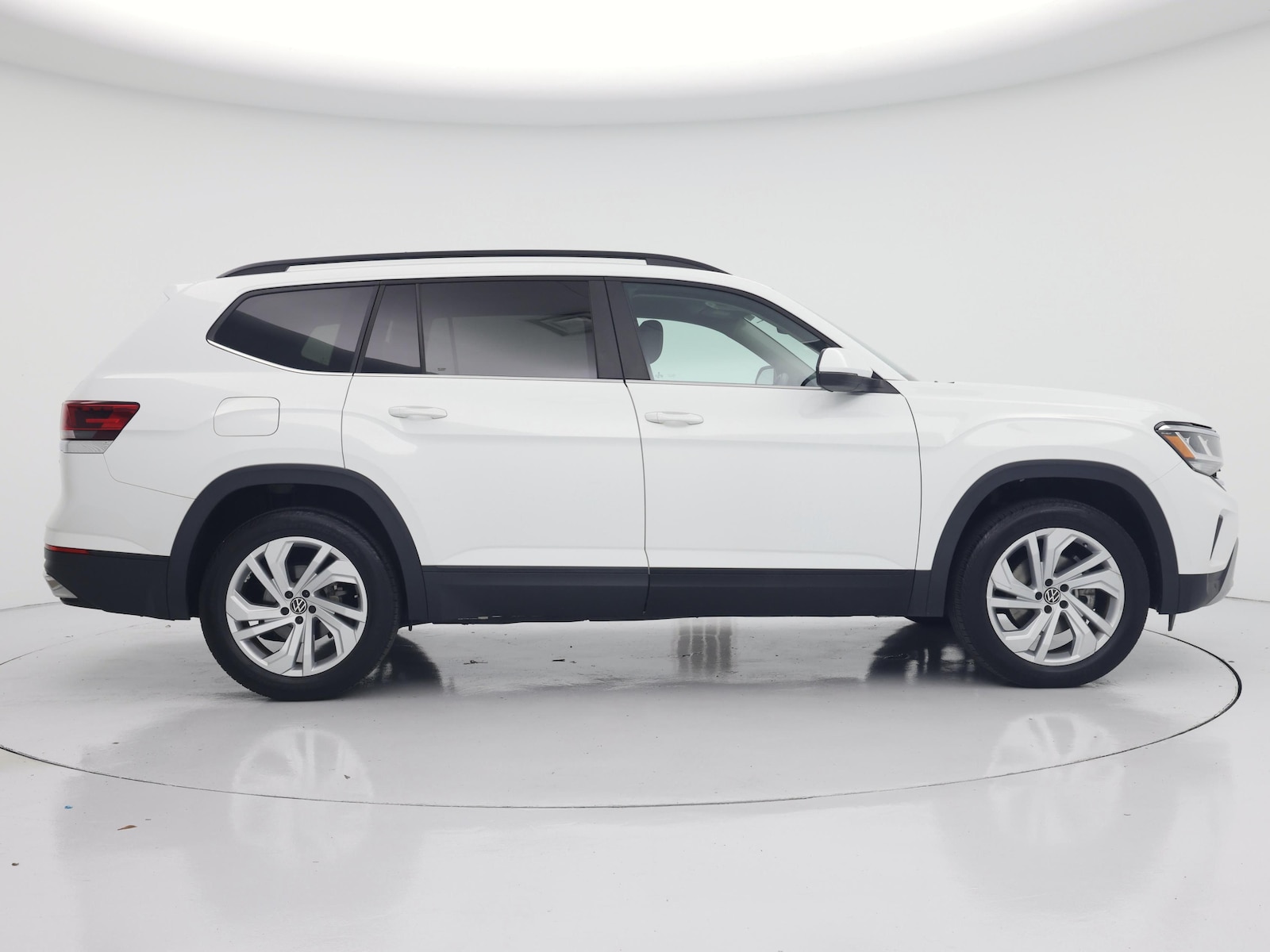 2022 Volkswagen Atlas SE w/Tech - Photo 8
