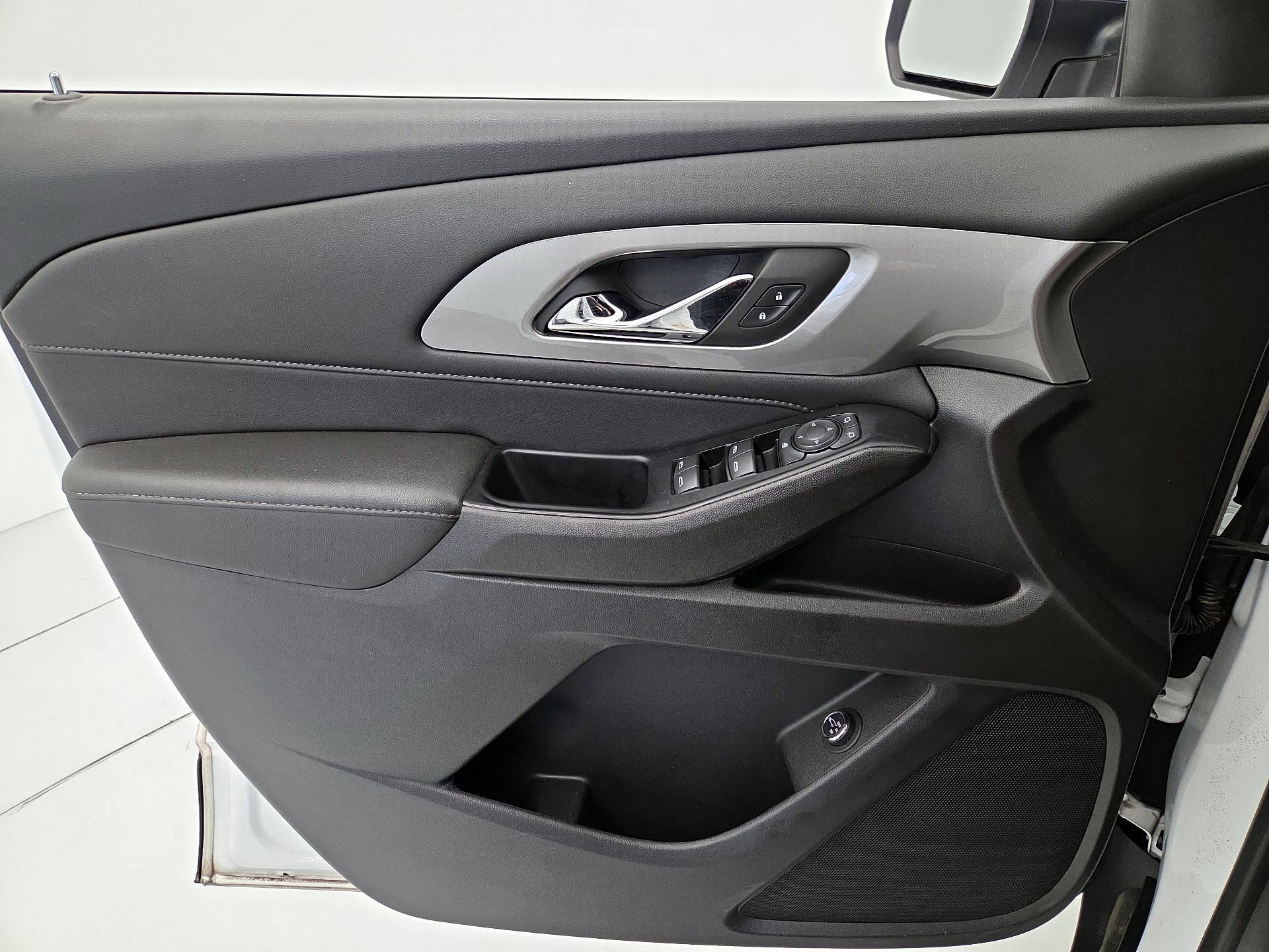 Thumbnail: 2023 Chevrolet Traverse - 12
