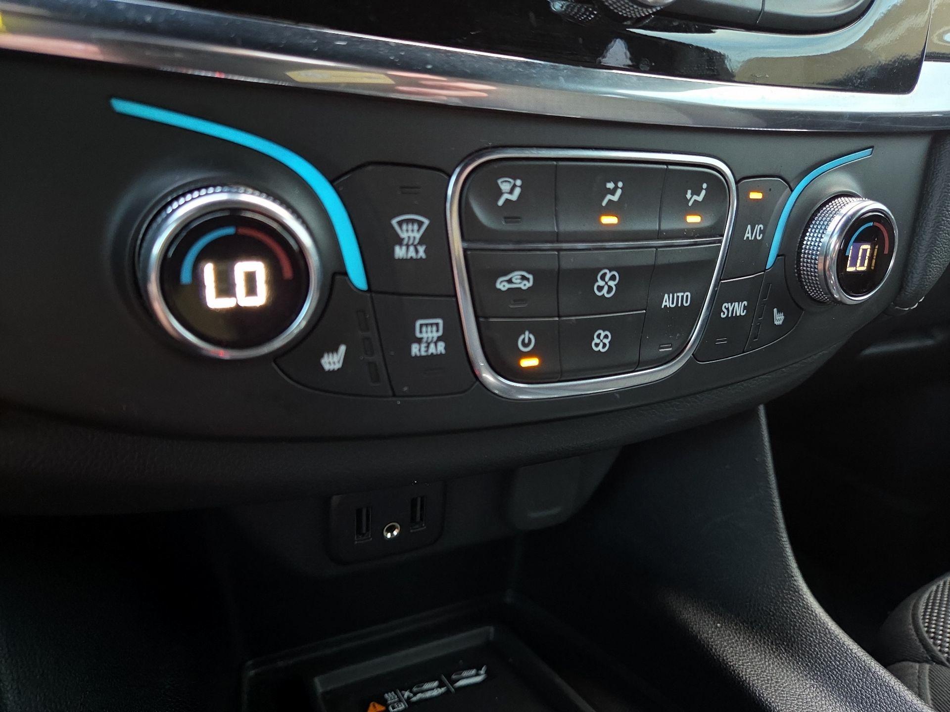 Thumbnail: 2023 Chevrolet Traverse - 16
