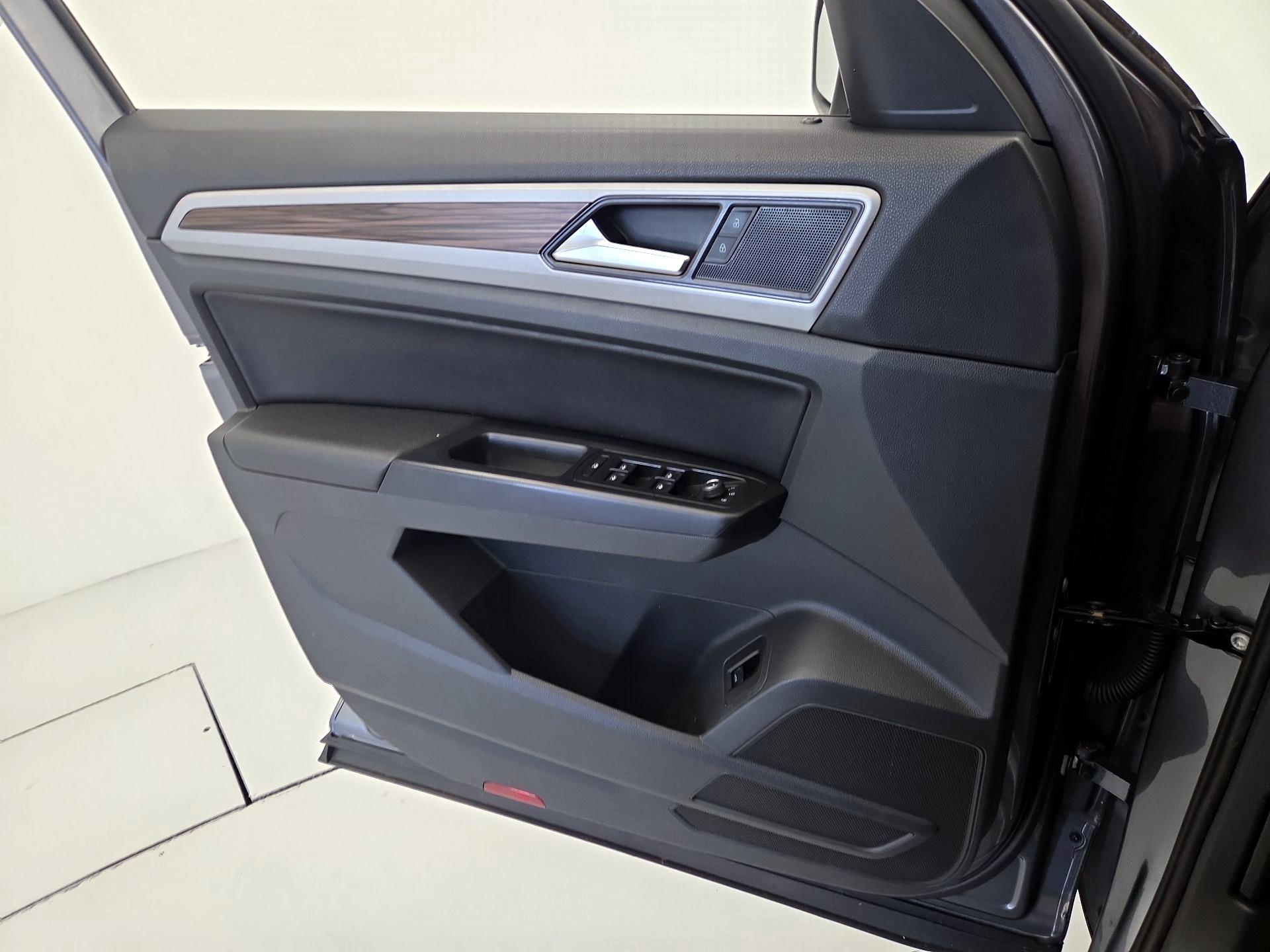 Thumbnail: 2021 Volkswagen Atlas - 12
