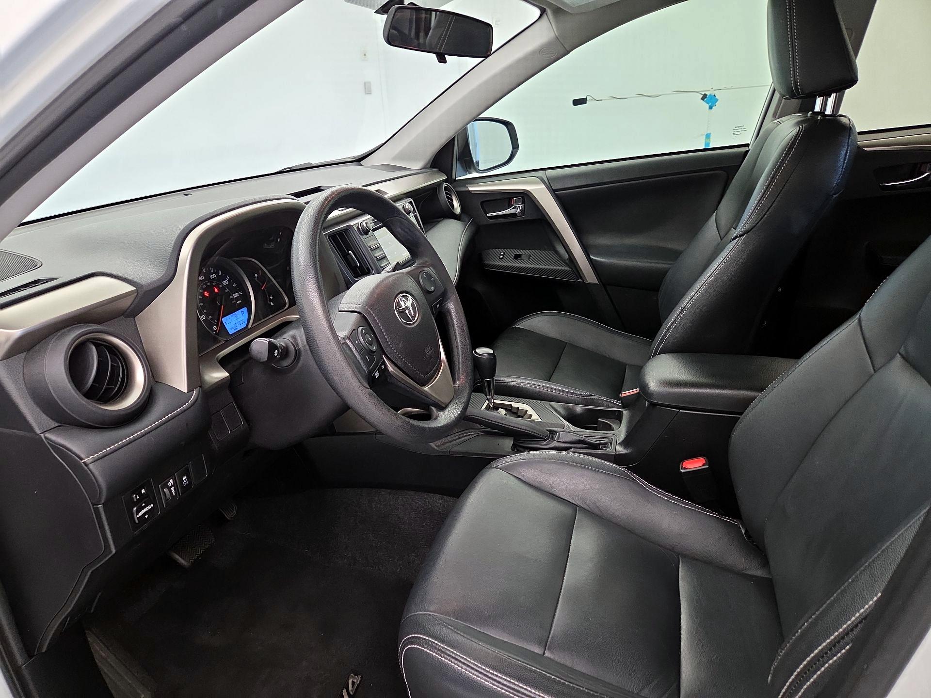 Thumbnail: 2015 Toyota RAV4 - 11
