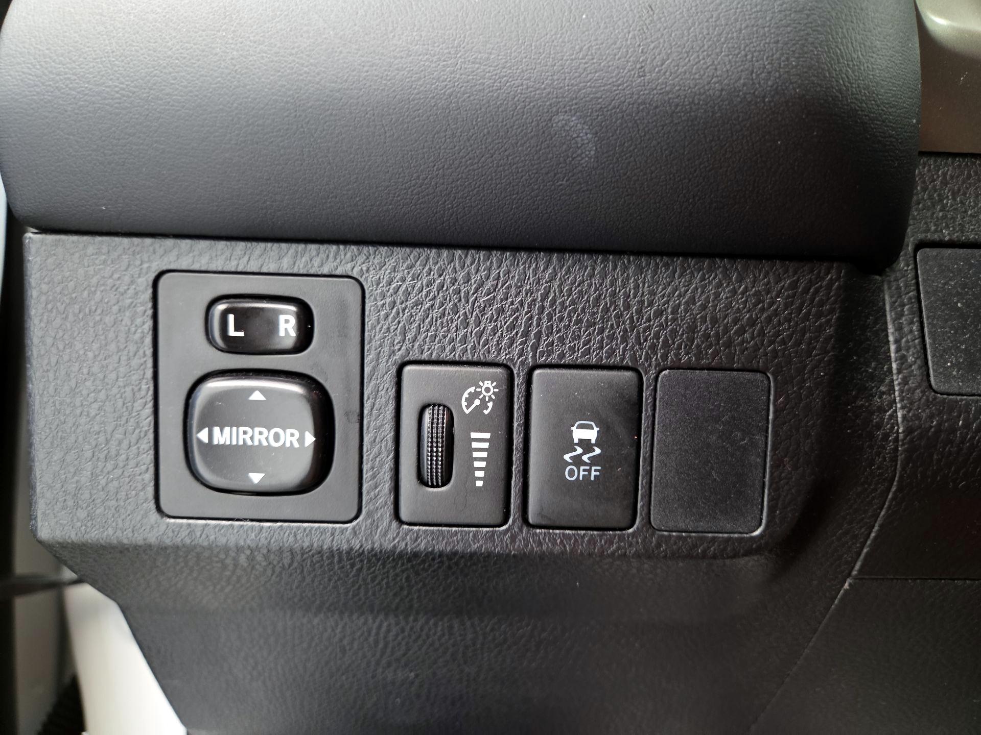 Thumbnail: 2015 Toyota RAV4 - 13
