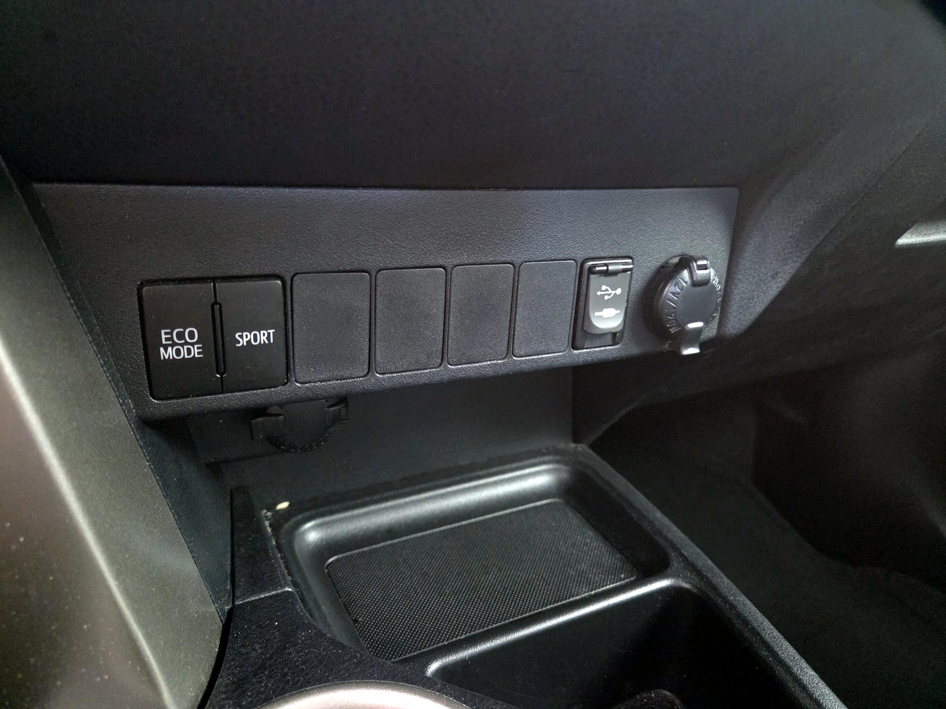 Thumbnail: 2015 Toyota RAV4 - 18
