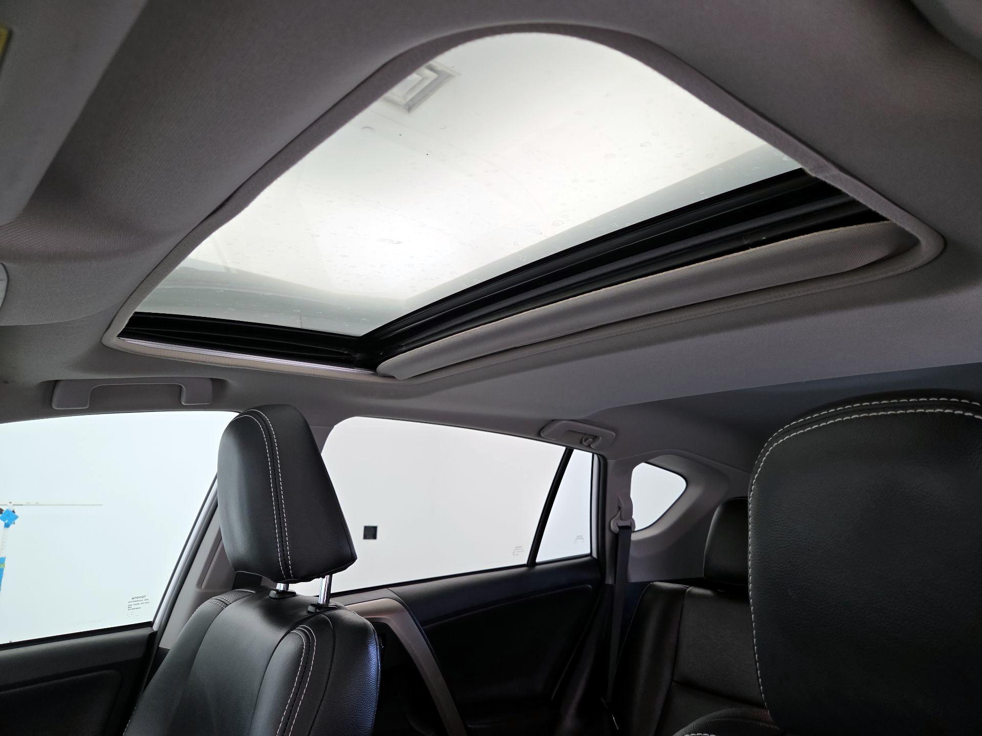 Thumbnail: 2015 Toyota RAV4 - 19