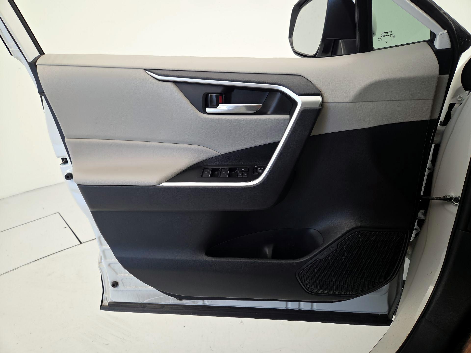 Thumbnail: 2024 Toyota RAV4 - 12
