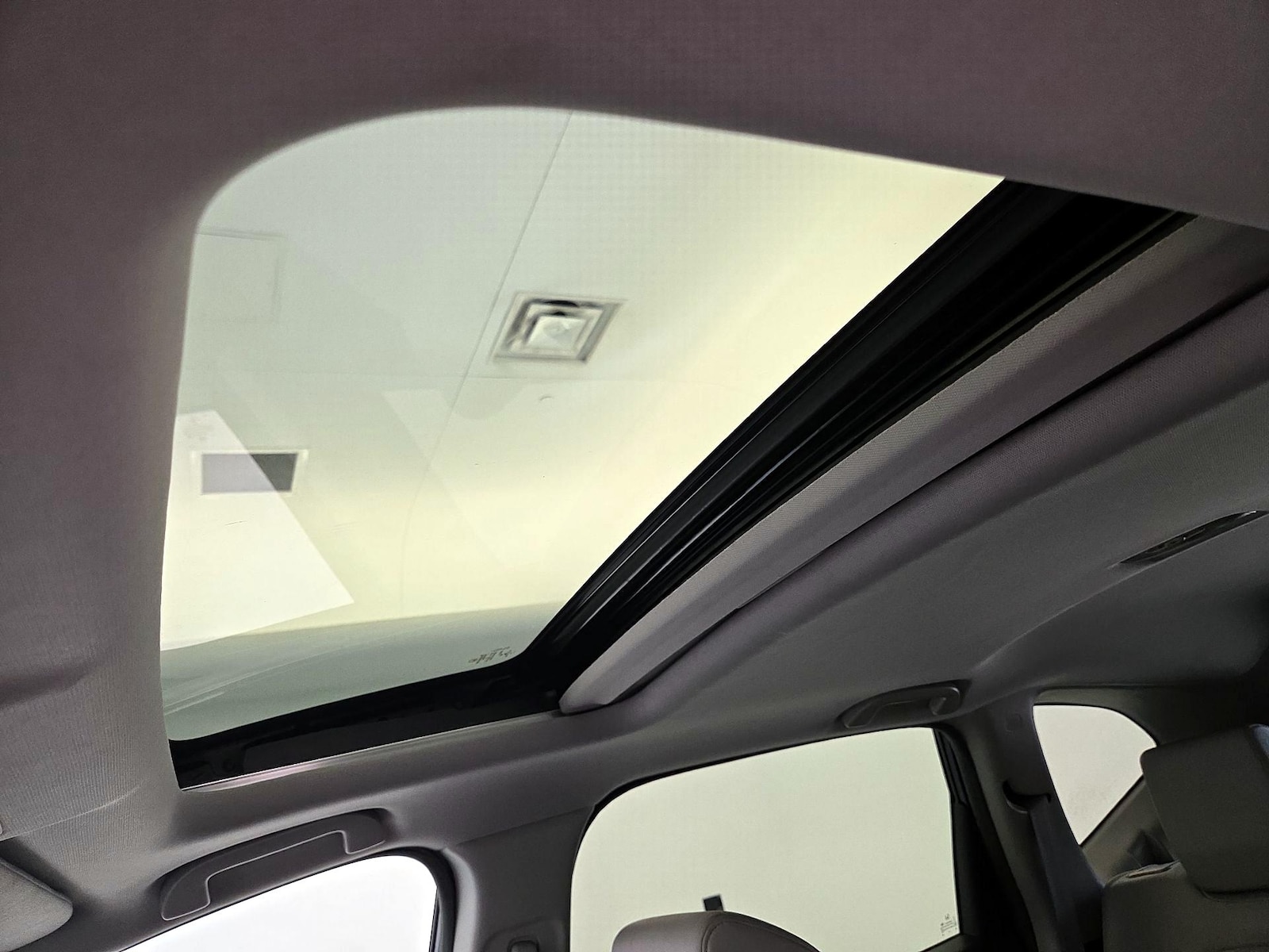 Sunroof(s) & Overhead Airbags