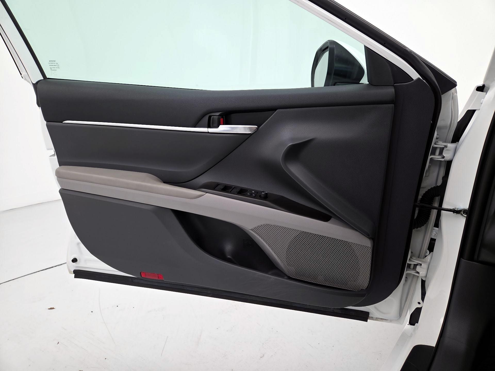 Thumbnail: 2021 Toyota Camry - 12