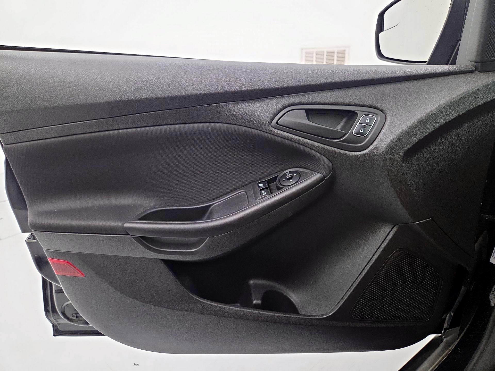 Thumbnail: 2017 Ford Focus - 12
