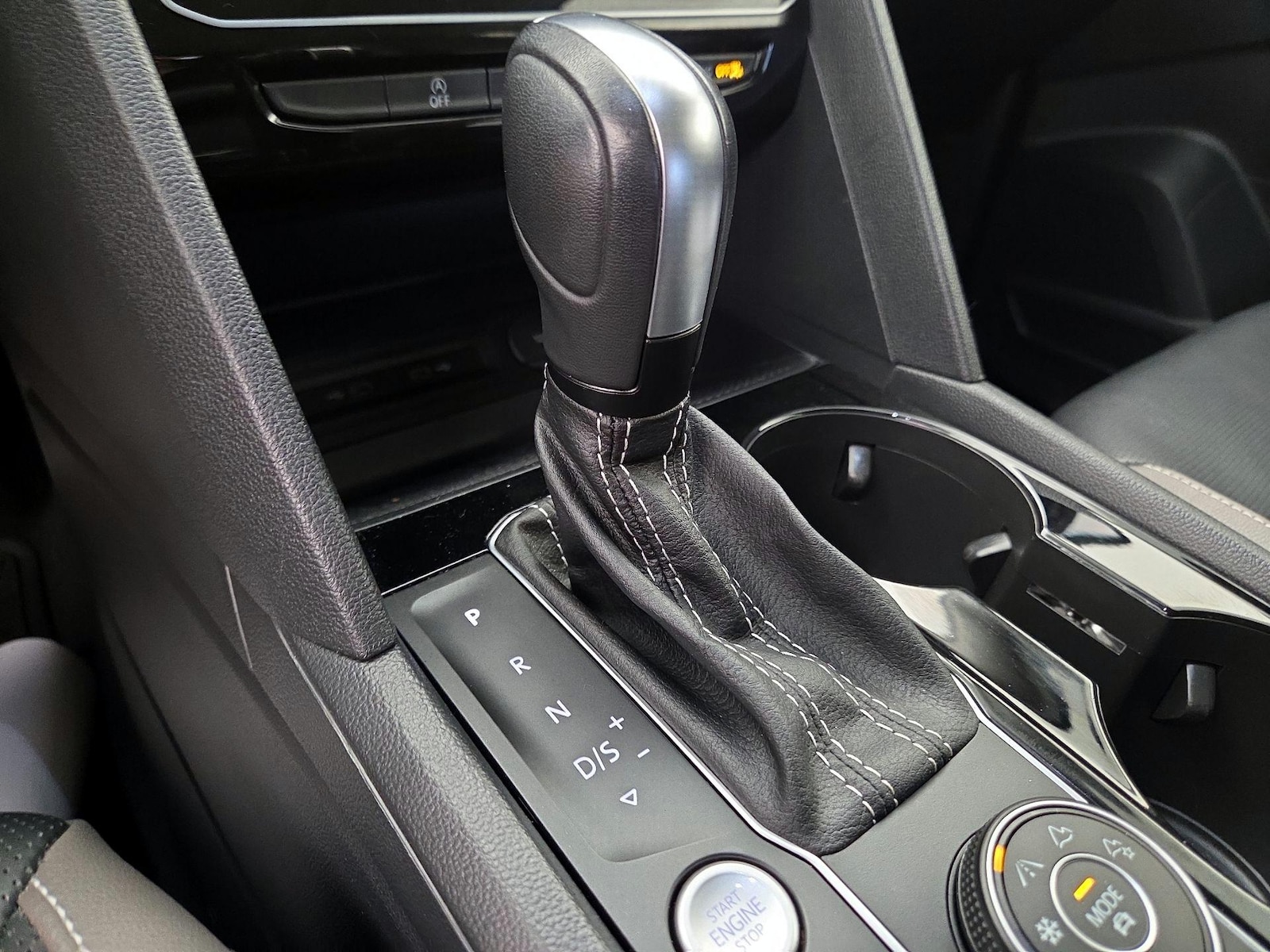 2022 Volkswagen Atlas SEL Premium R-Line - Photo 18