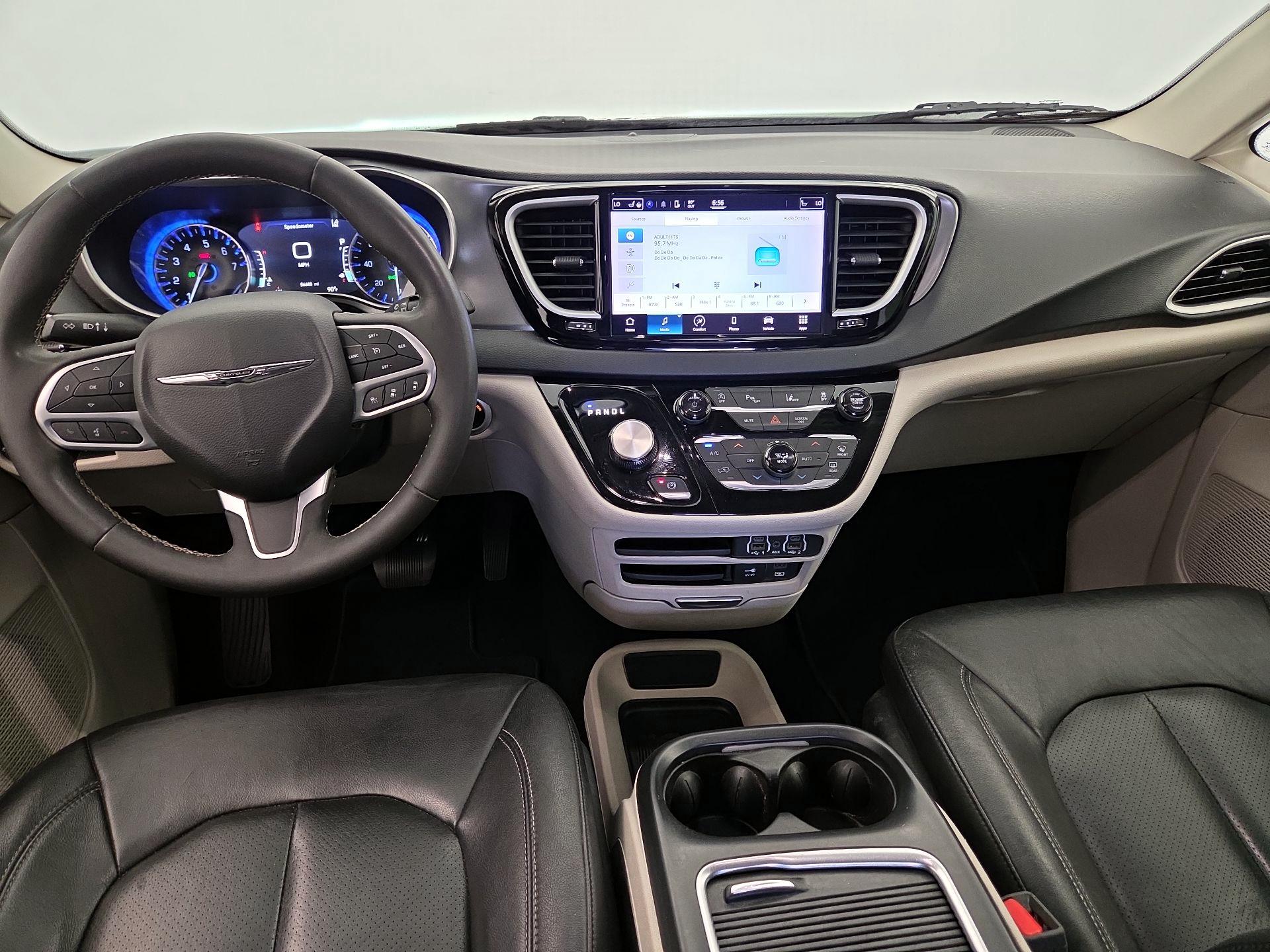 Thumbnail: 2022 Chrysler Pacifica - 9