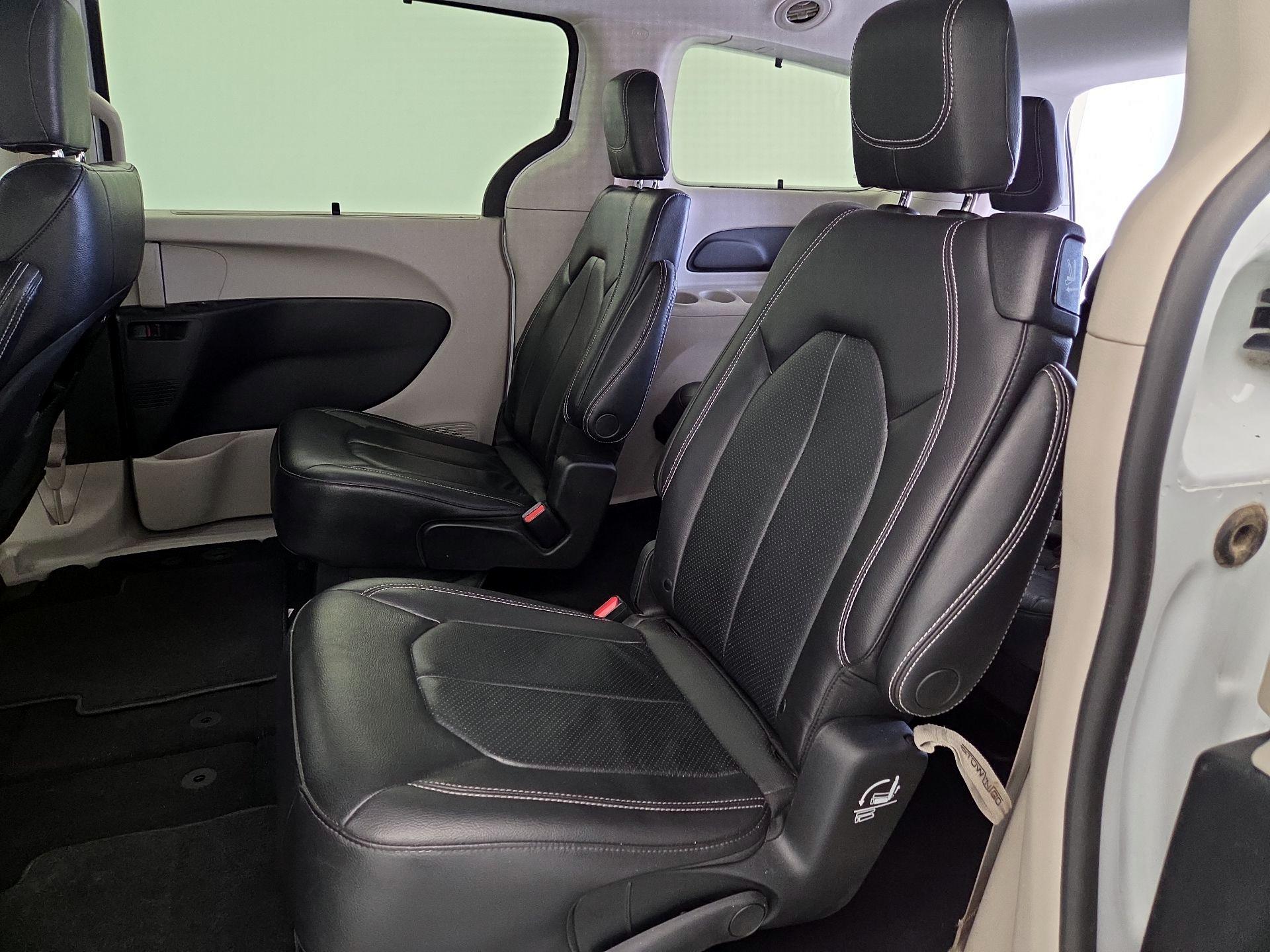 Thumbnail: 2022 Chrysler Pacifica - 19