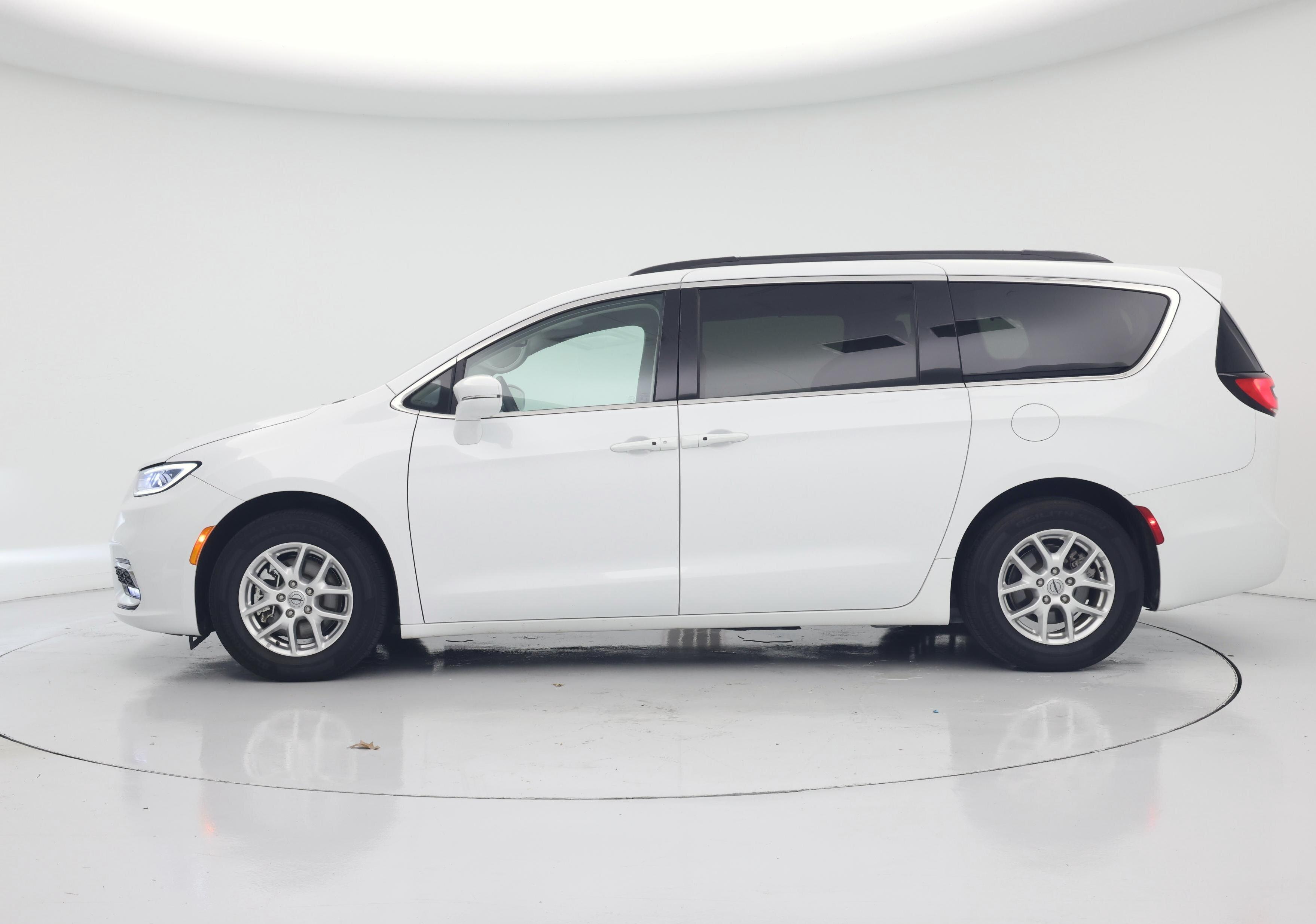 Thumbnail: 2022 Chrysler Pacifica - 3
