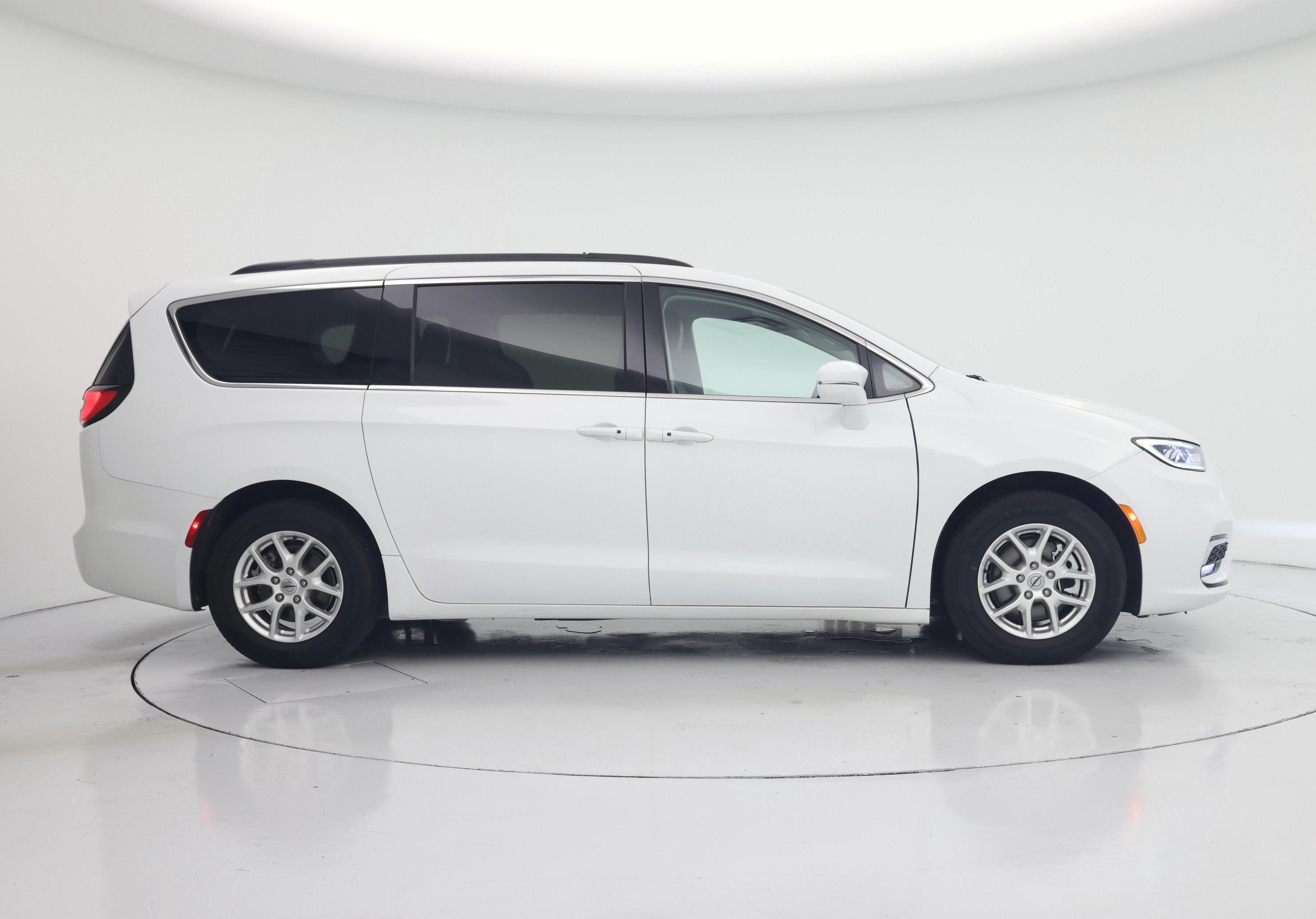 Thumbnail: 2022 Chrysler Pacifica - 7