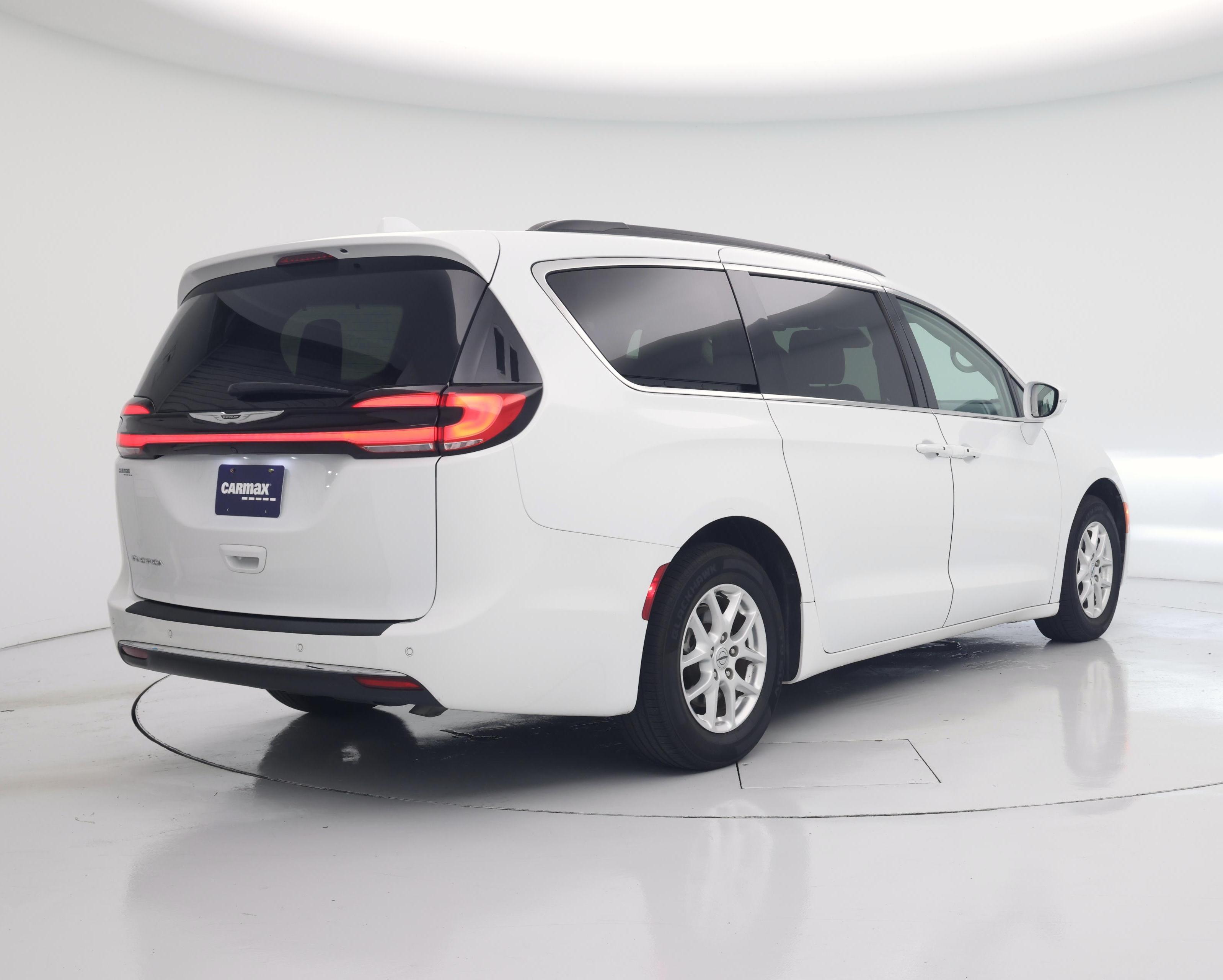 Thumbnail: 2022 Chrysler Pacifica - 8