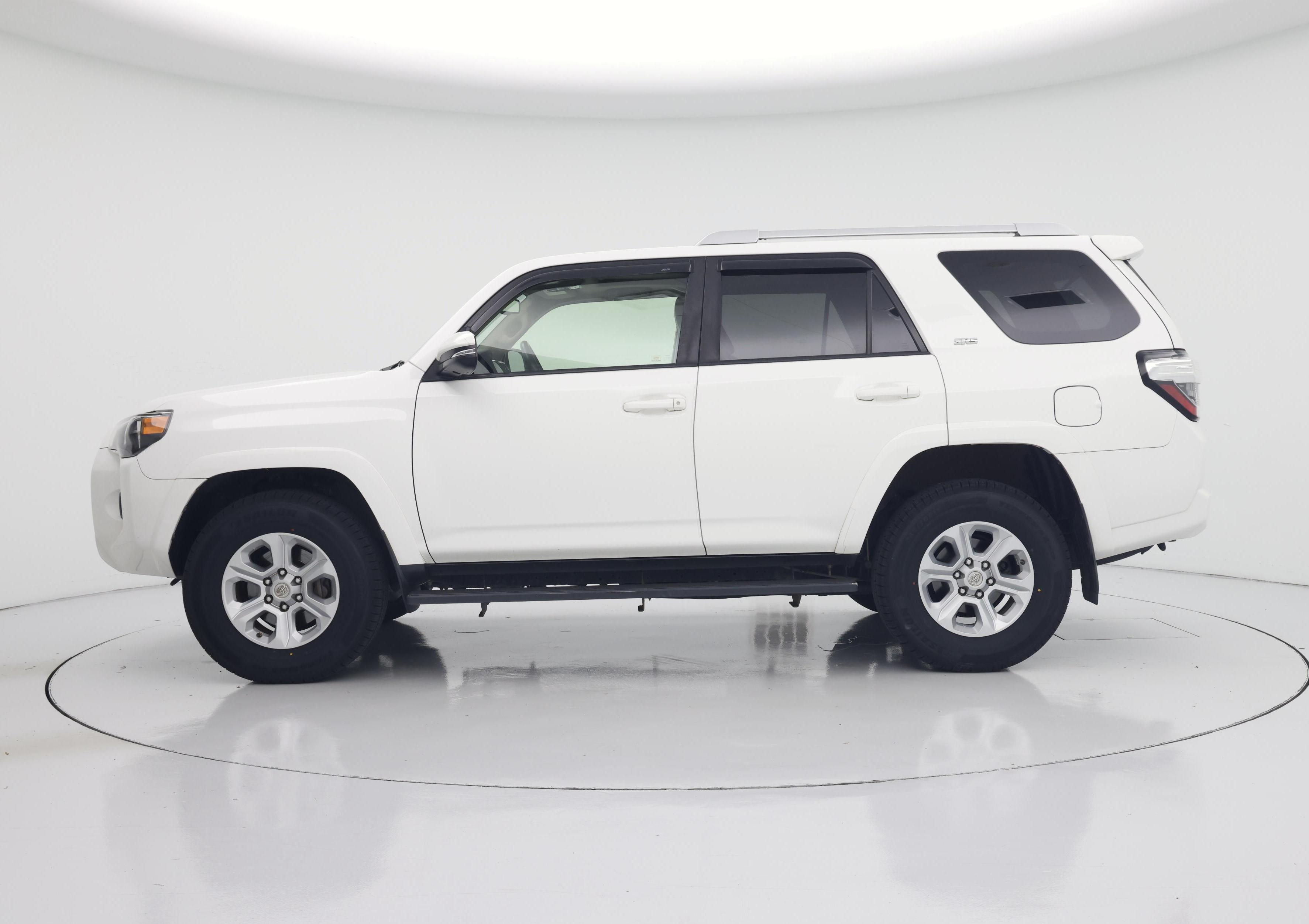 Thumbnail: 2017 Toyota 4Runner - 3