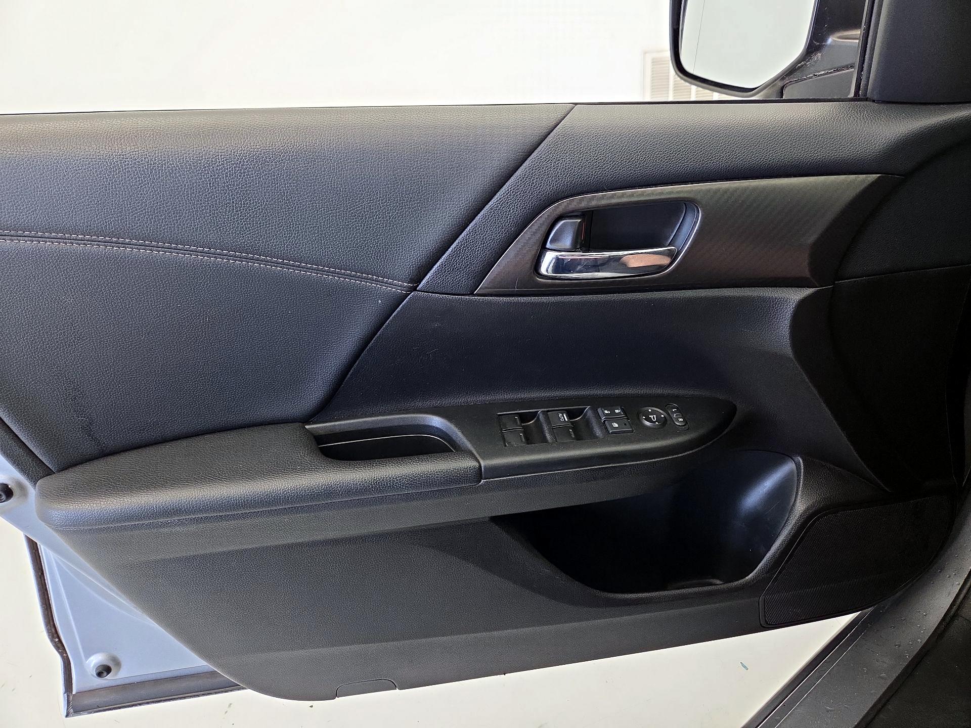 Thumbnail: 2016 Honda Accord - 12
