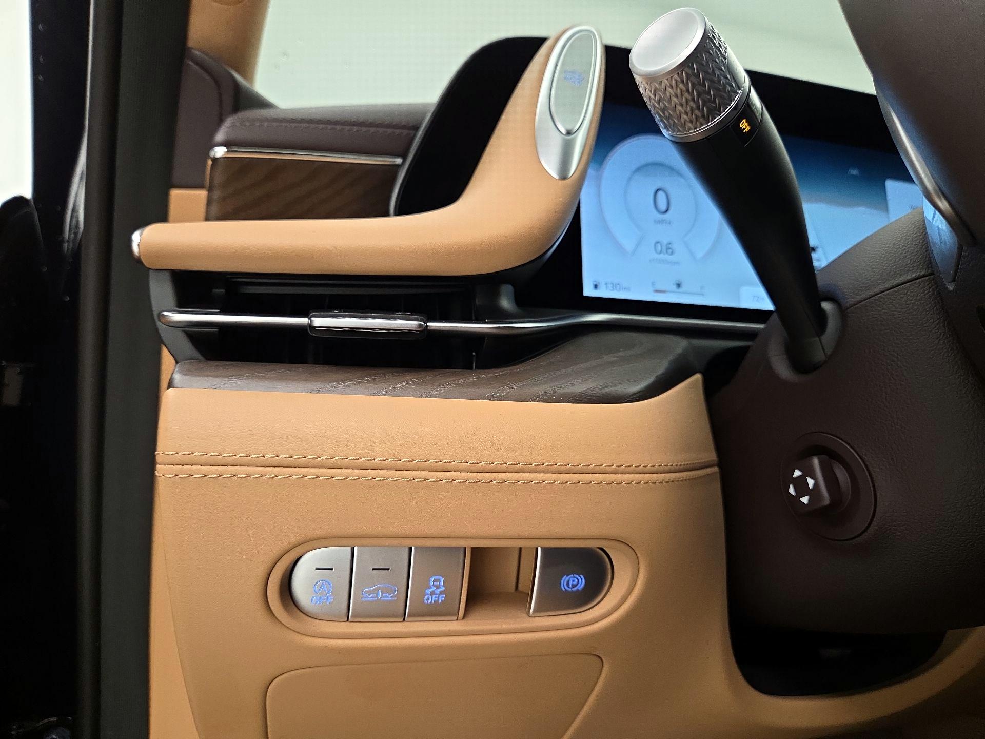 Thumbnail: 2025 Genesis G90 - 13