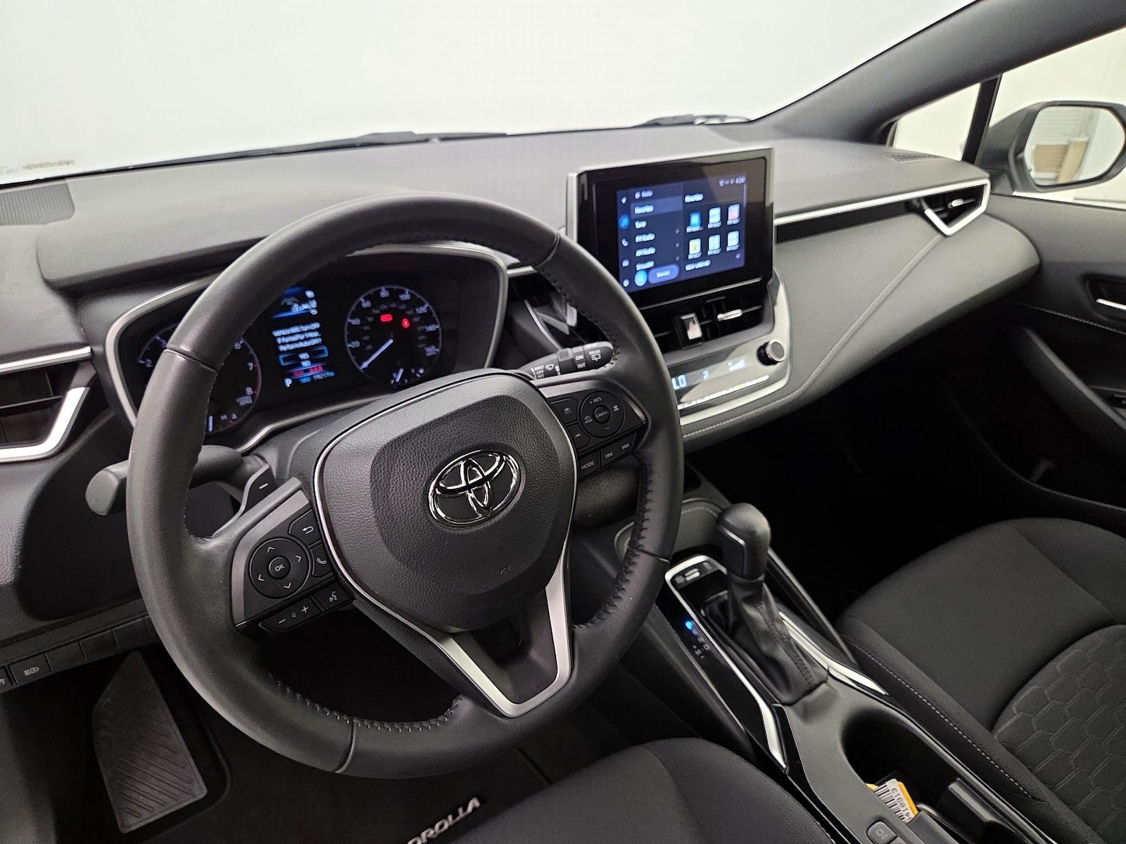 2024 Toyota Corolla Hatchback SE - Photo 10