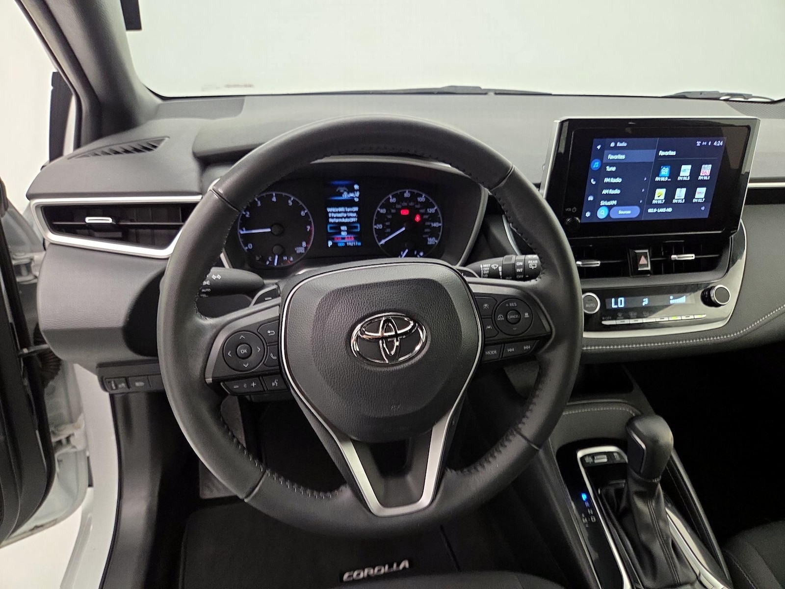 2024 Toyota Corolla Hatchback SE - Photo 11