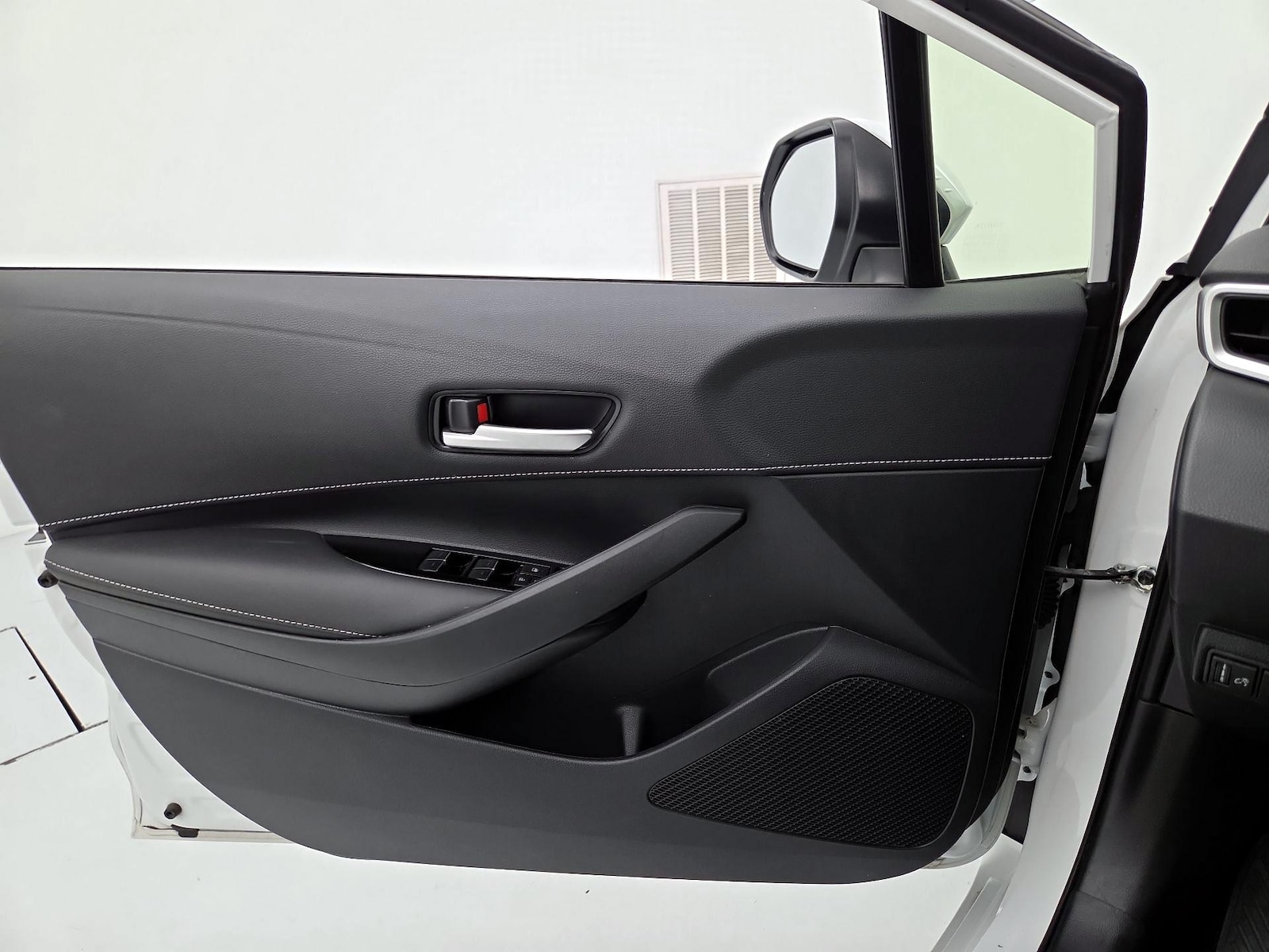 2024 Toyota Corolla Hatchback SE - Photo 13