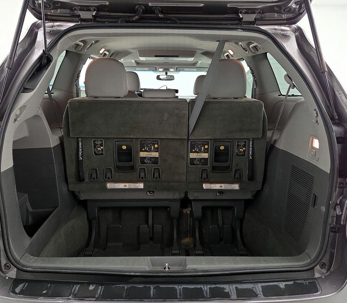 Trunk/Cargo (Seats Up)