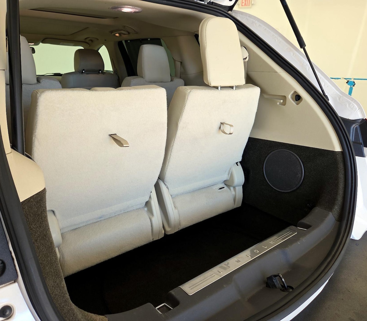 Trunk/Cargo (Seats Up)
