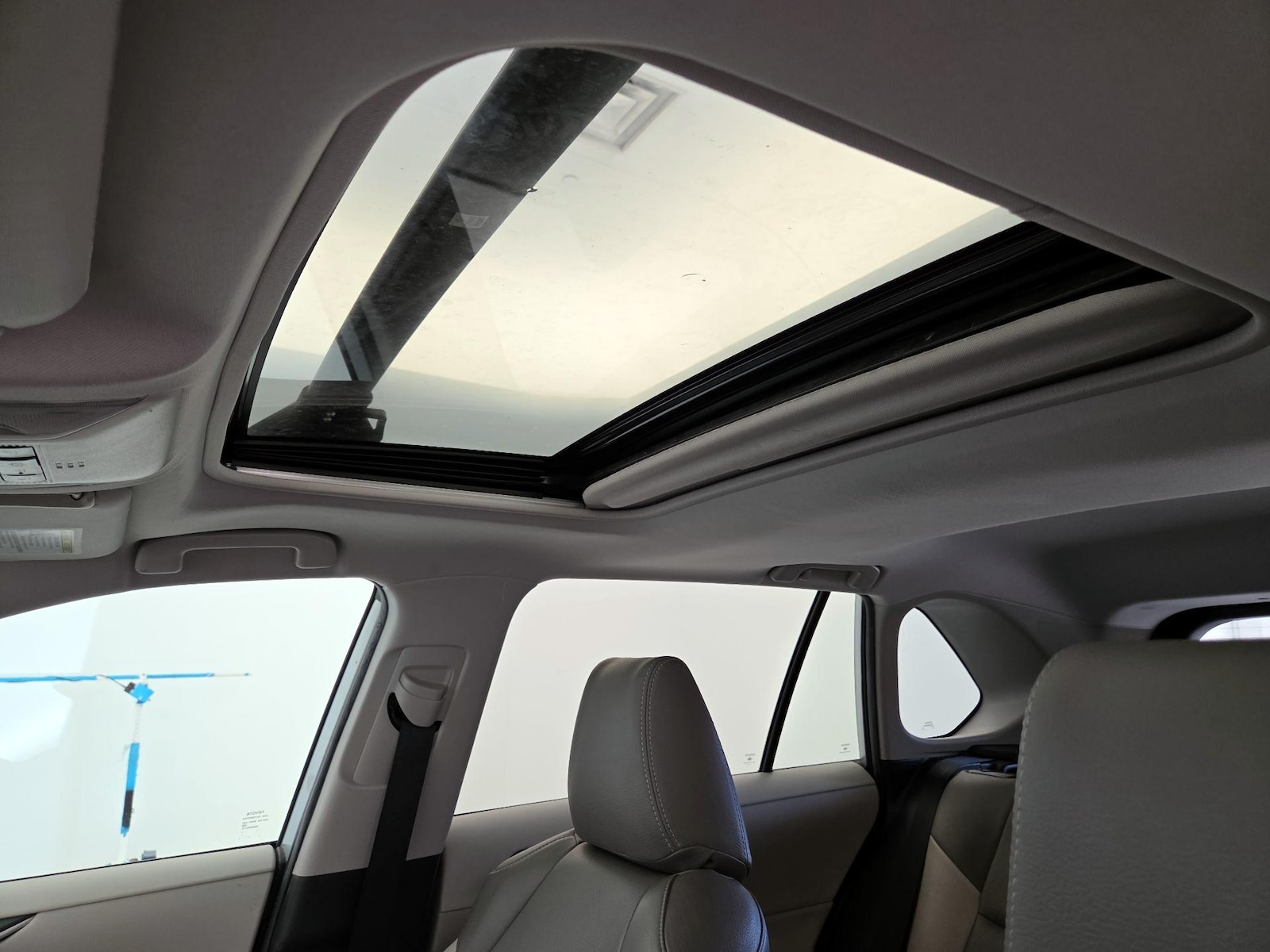 Sunroof(s) & Overhead Airbags