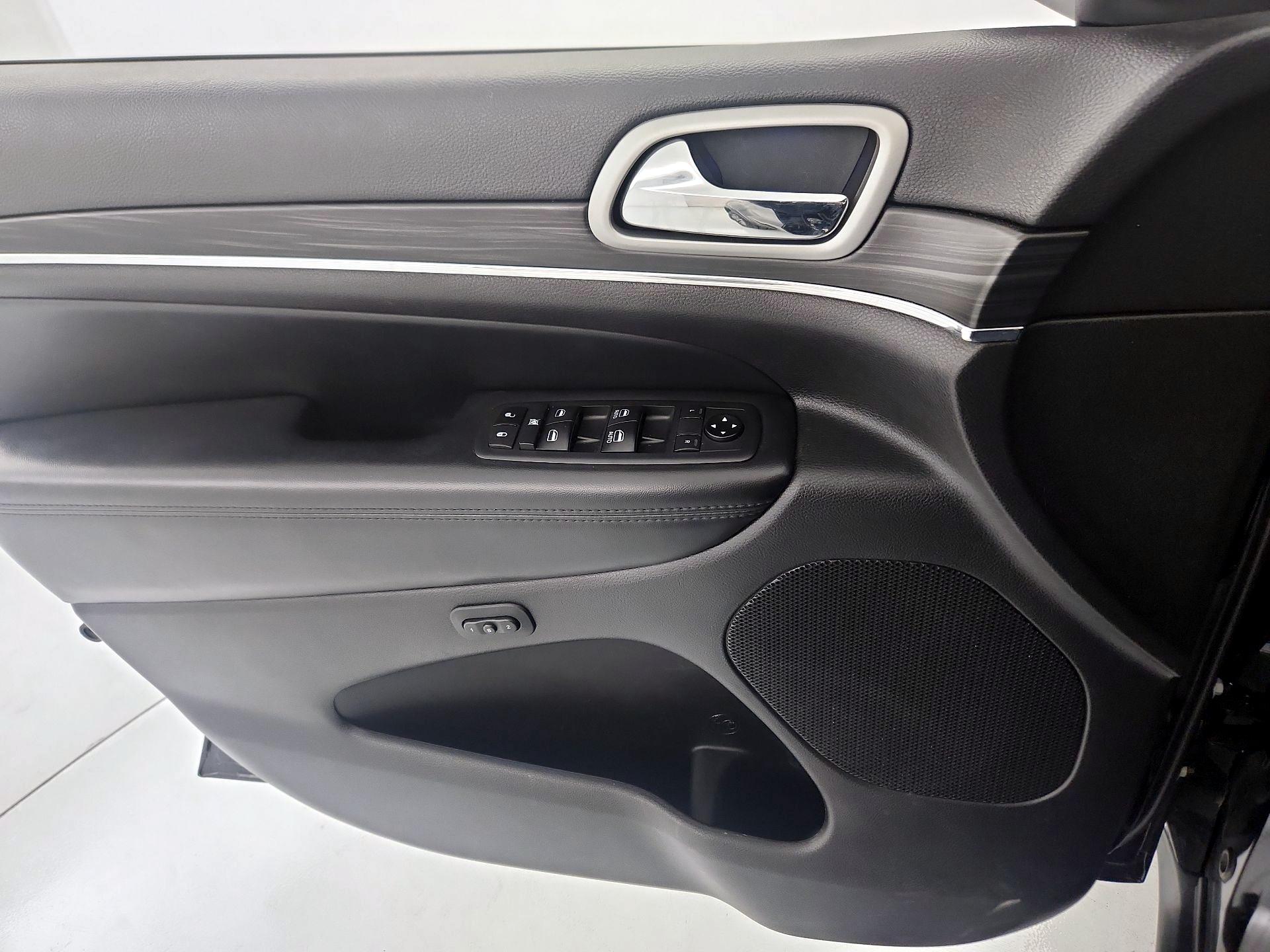 Thumbnail: 2021 Jeep Grand Cherokee - 12