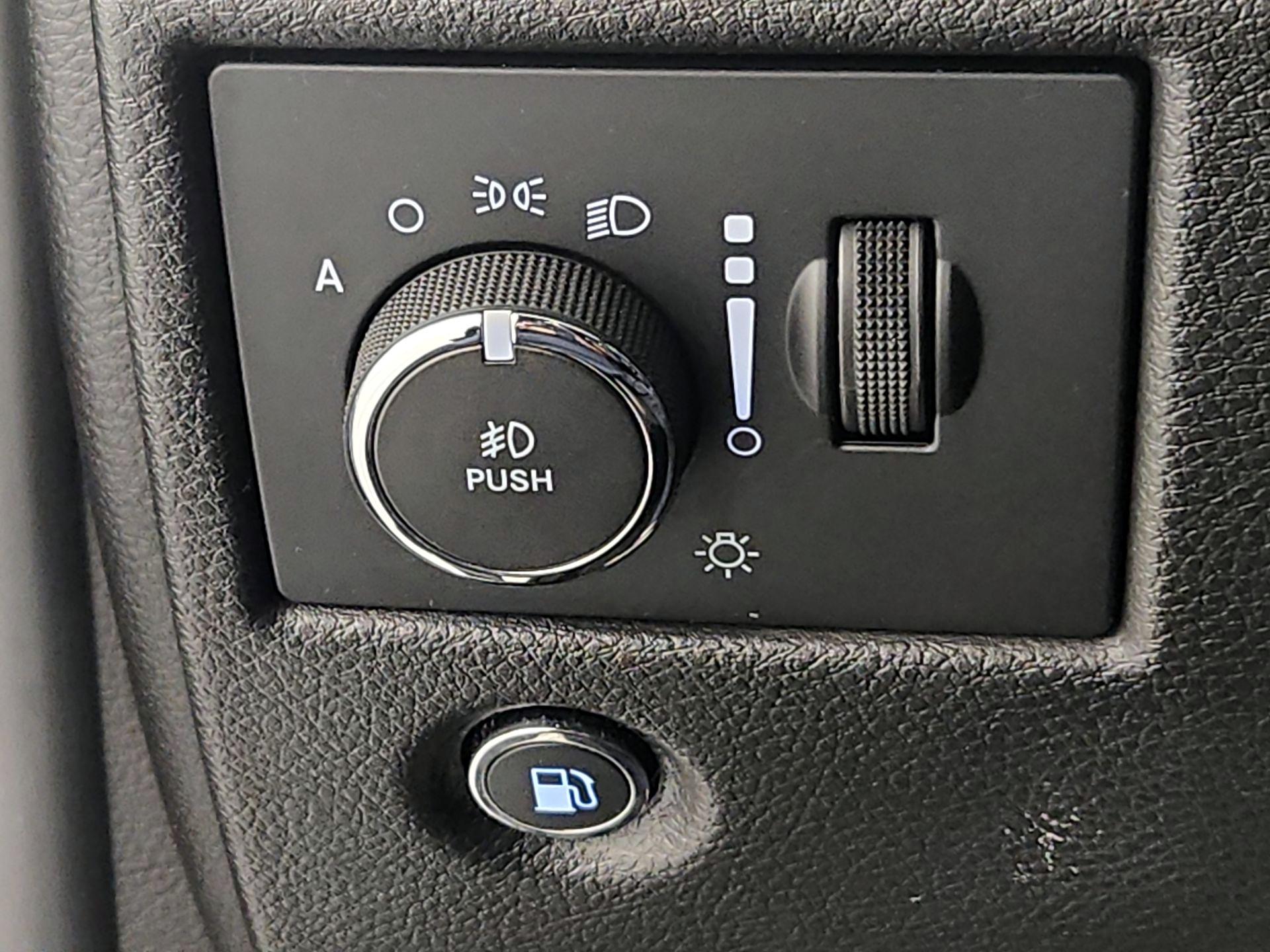 Thumbnail: 2021 Jeep Grand Cherokee - 13