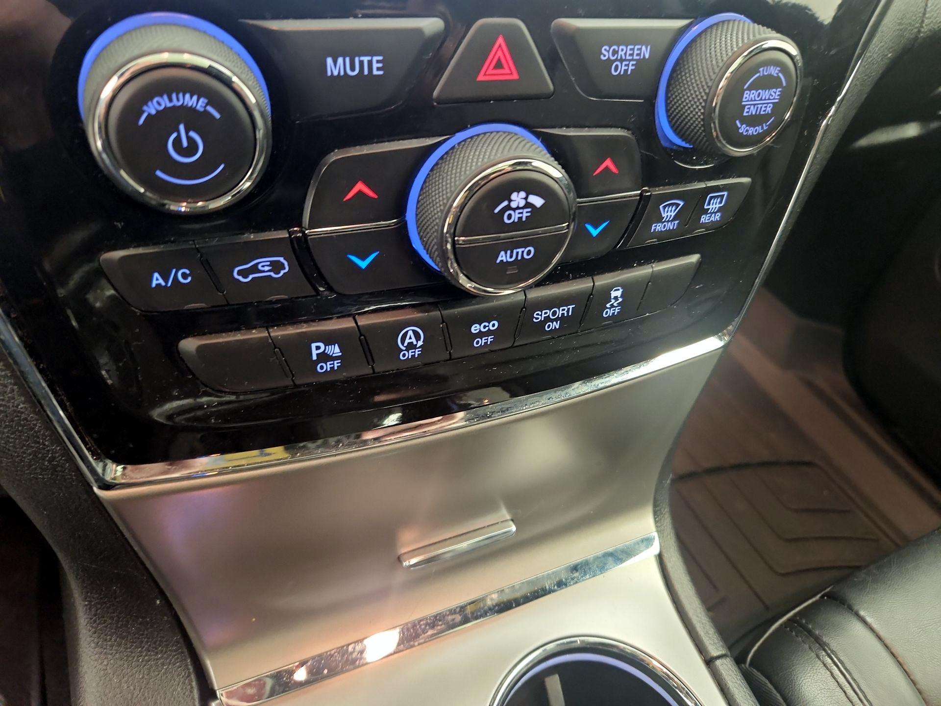 Thumbnail: 2021 Jeep Grand Cherokee - 17