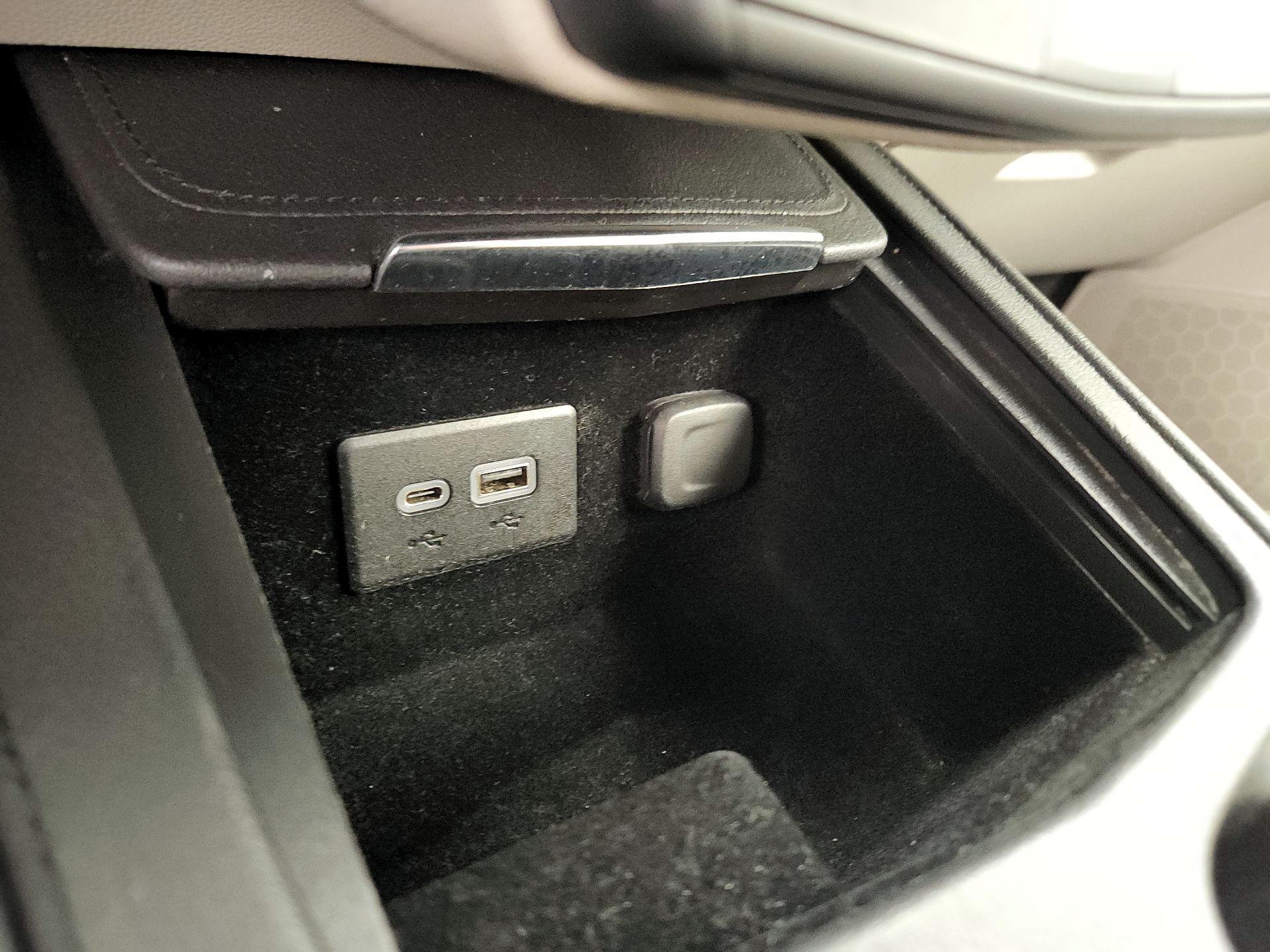 Thumbnail: 2020 Cadillac XT4 - 18