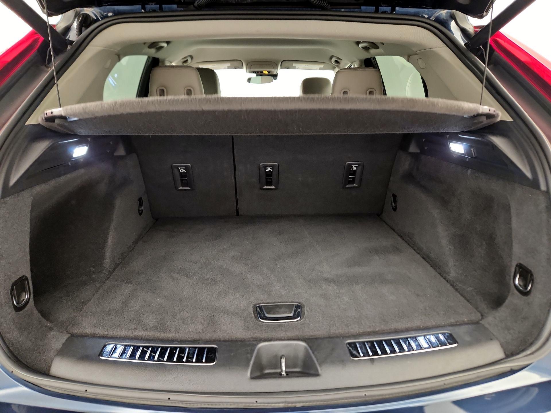 Thumbnail: 2020 Cadillac XT4 - 20