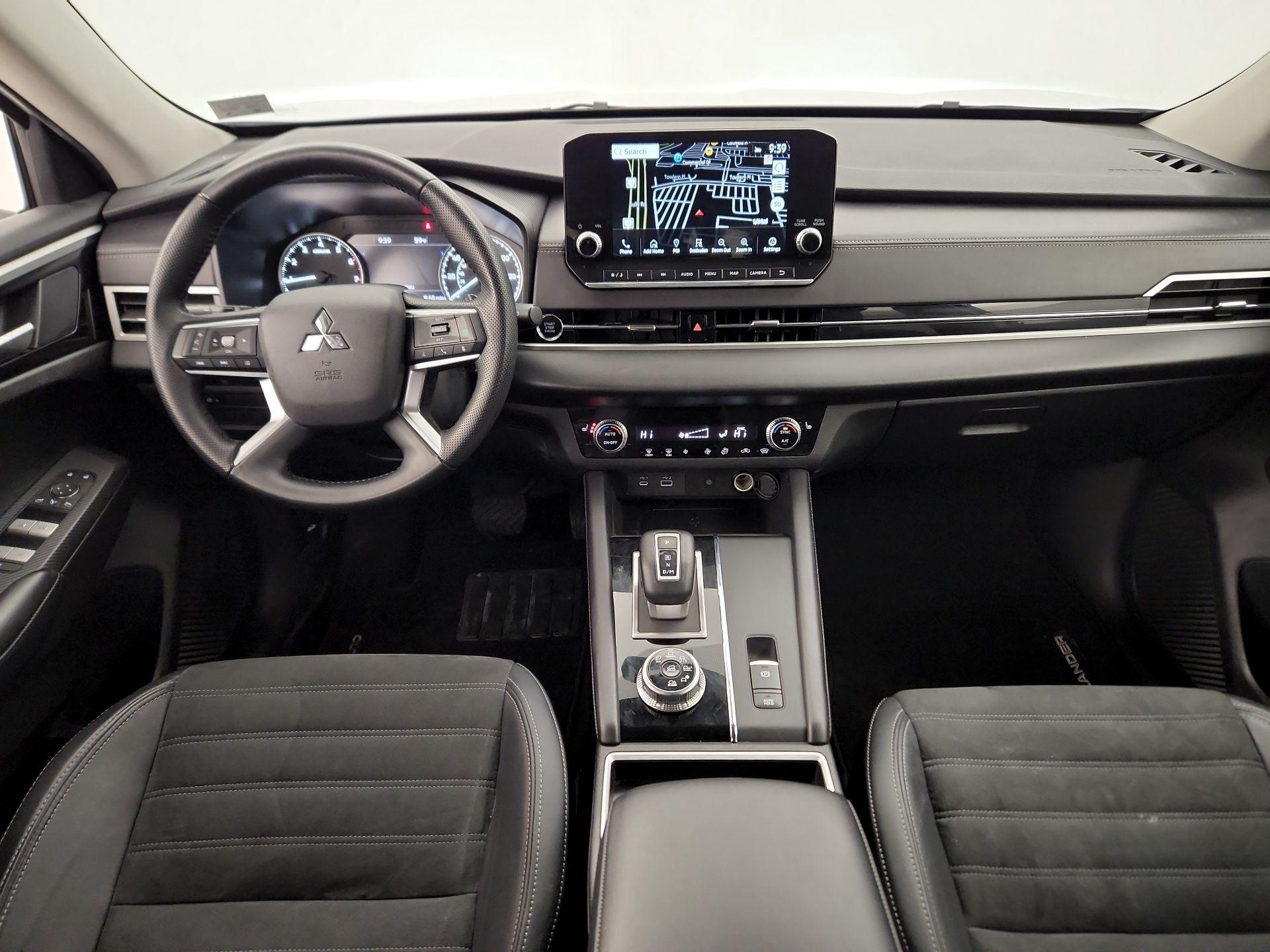 Thumbnail: 2024 Mitsubishi Outlander - 9