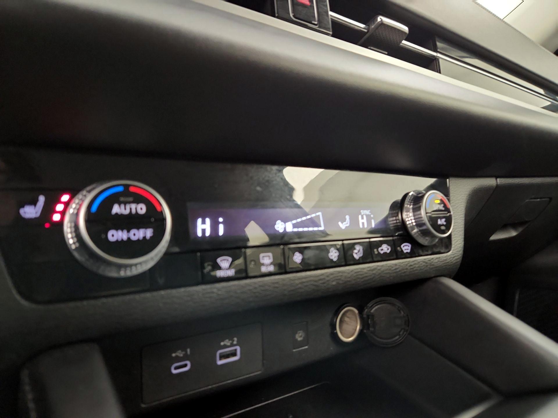 Thumbnail: 2024 Mitsubishi Outlander - 17