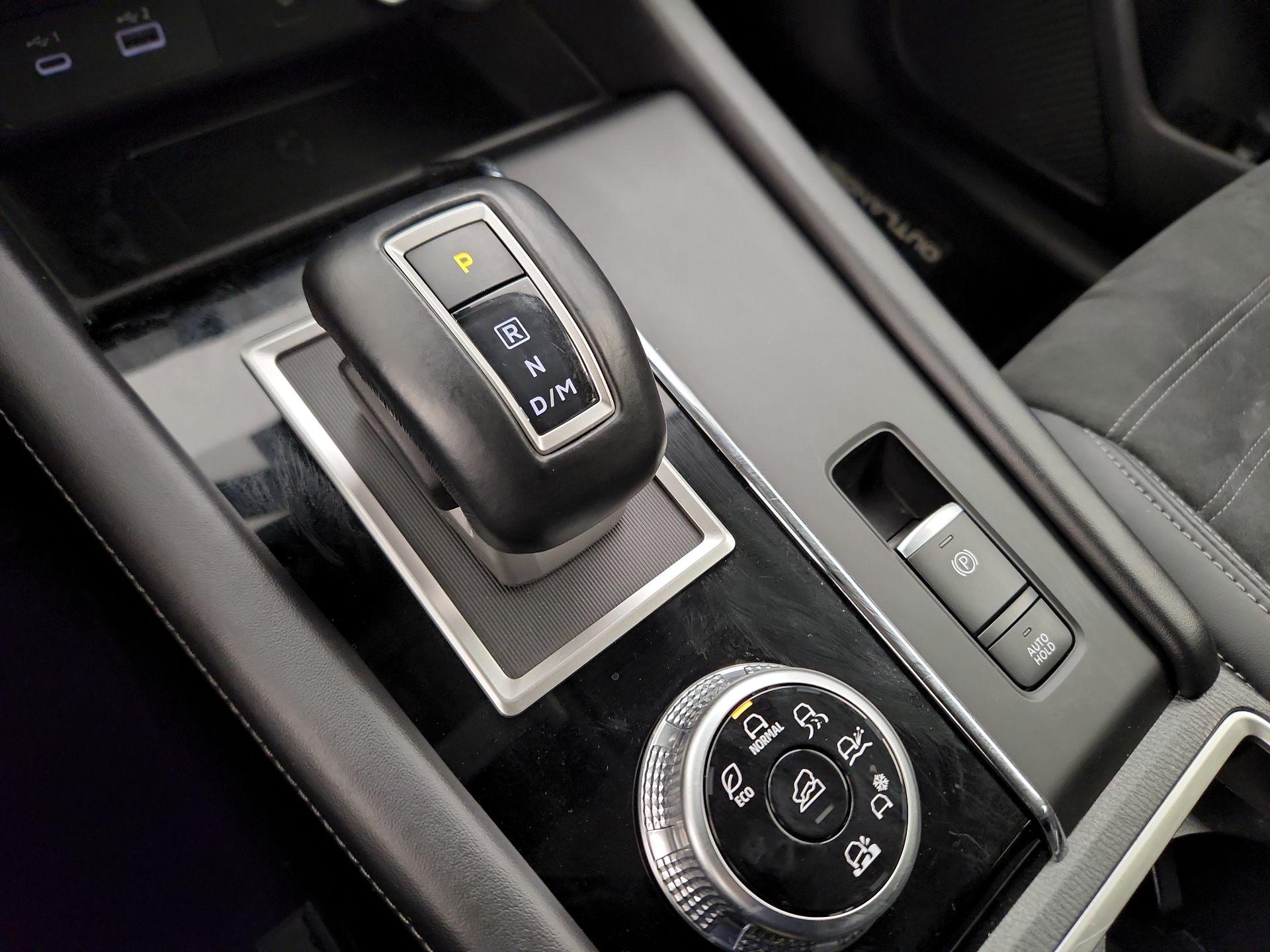 Thumbnail: 2024 Mitsubishi Outlander - 18