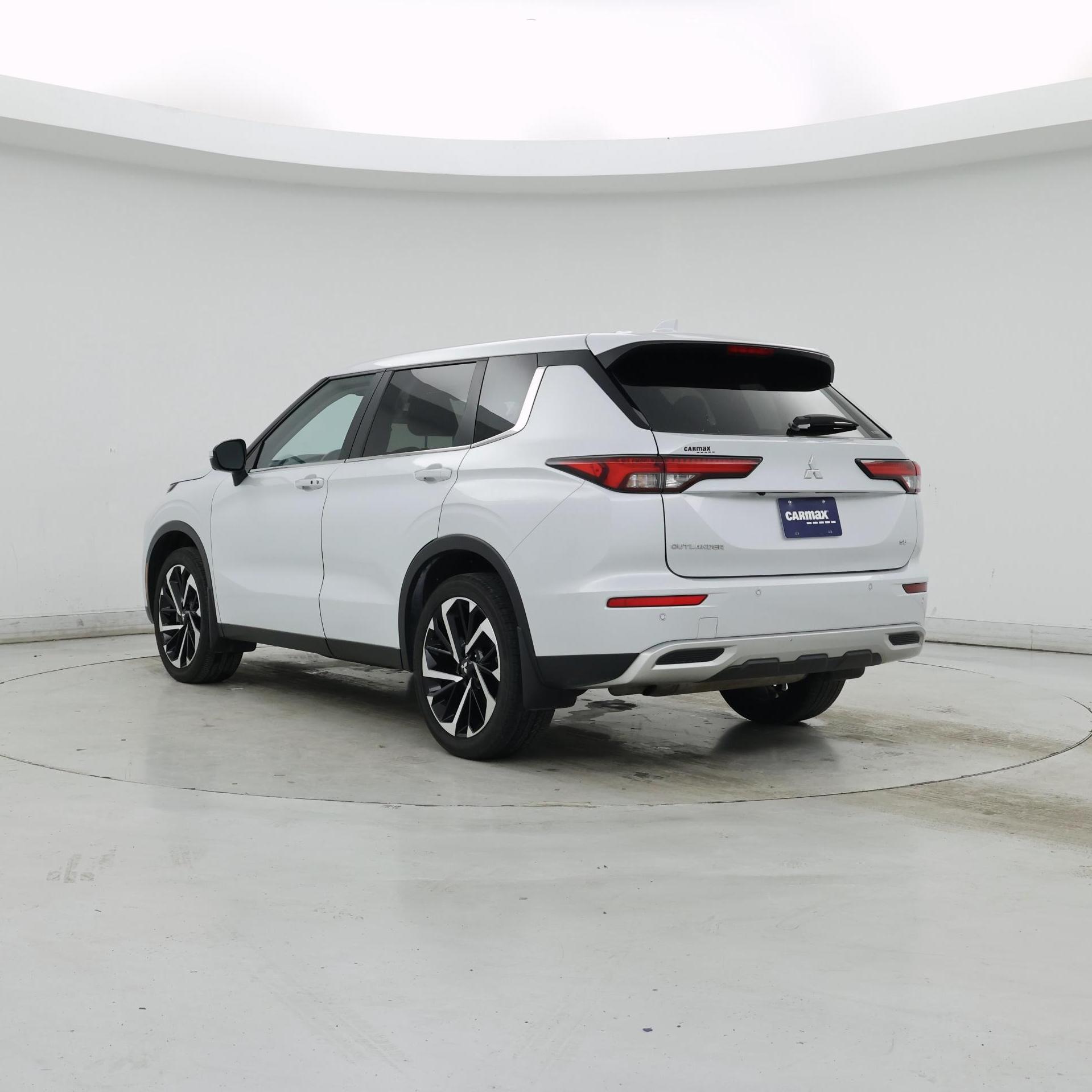 Thumbnail: 2024 Mitsubishi Outlander - 2