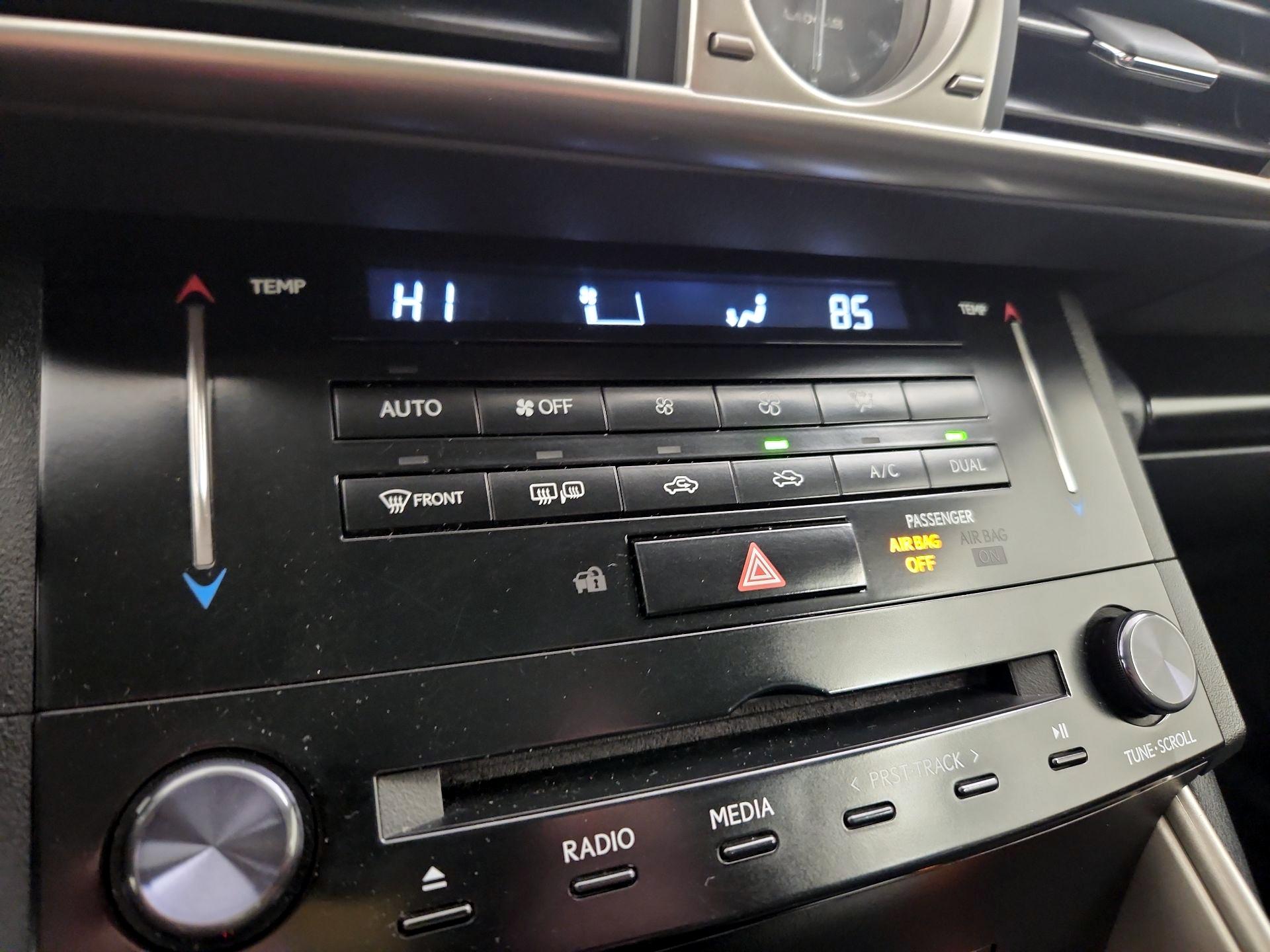 Thumbnail: 2014 Lexus IS - 16