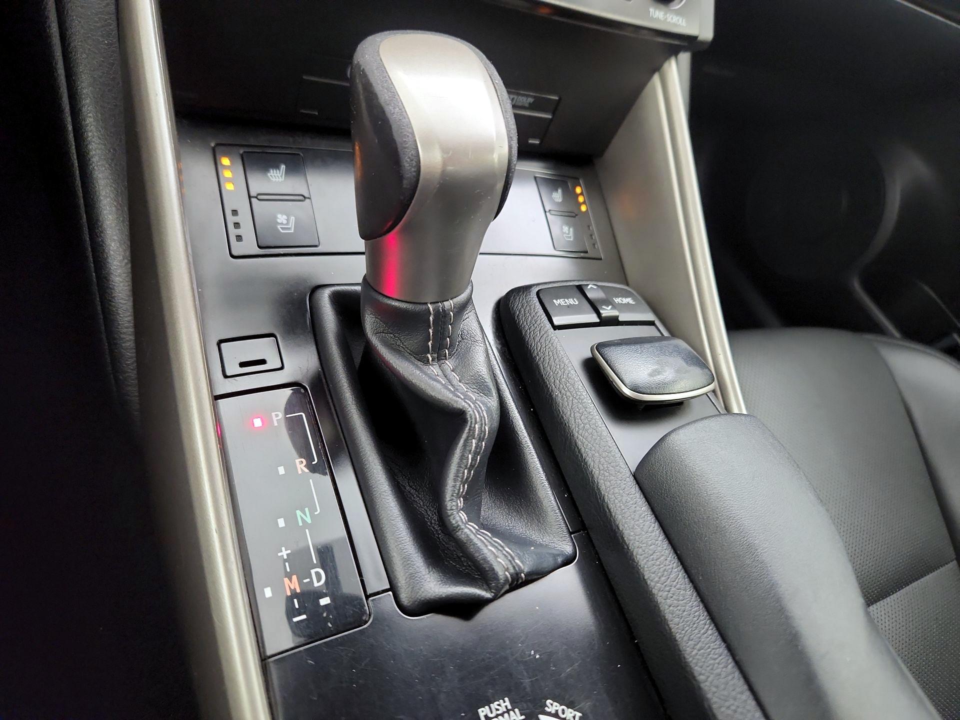 Thumbnail: 2014 Lexus IS - 17