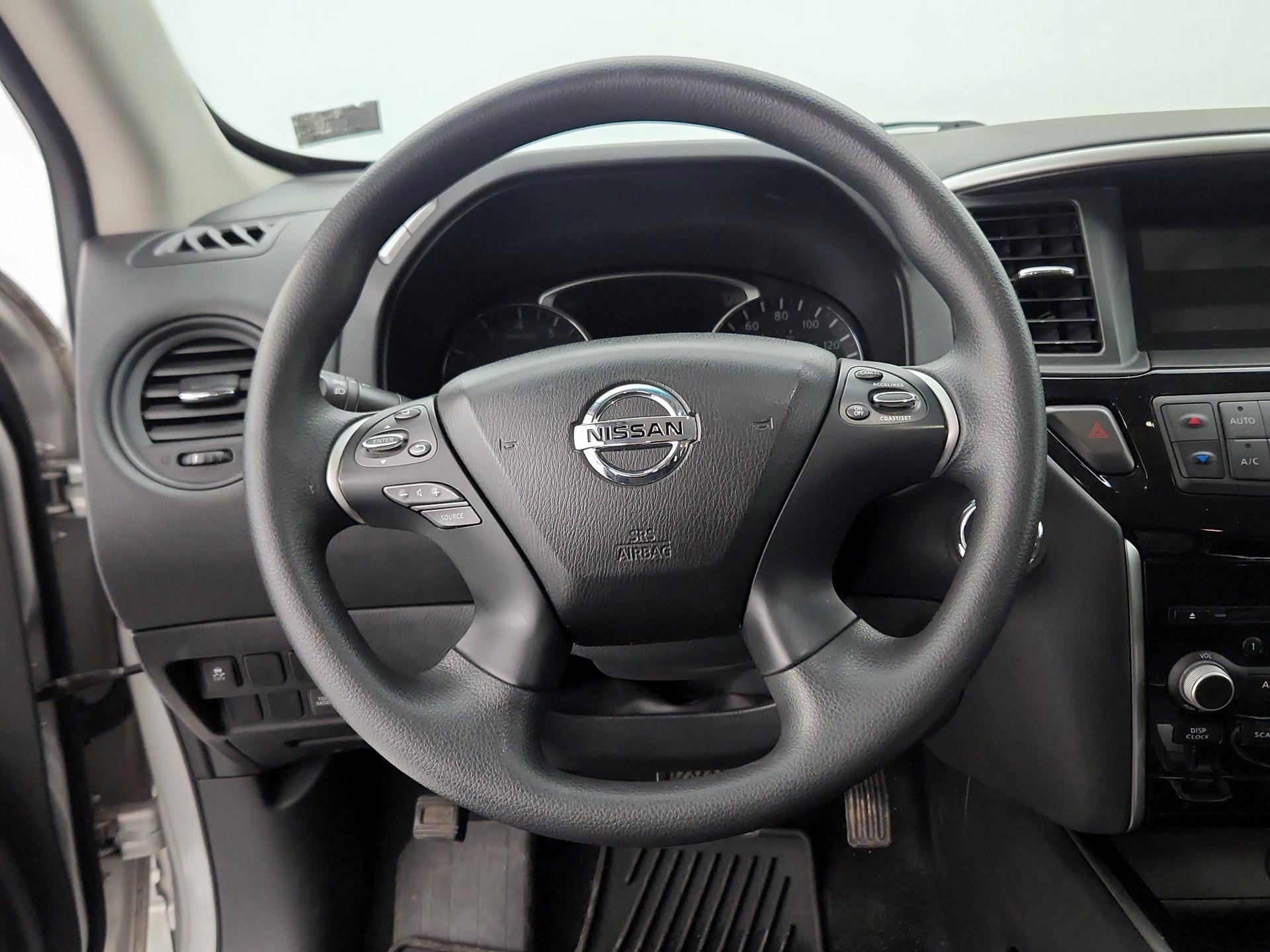 Thumbnail: 2015 Nissan Pathfinder - 10